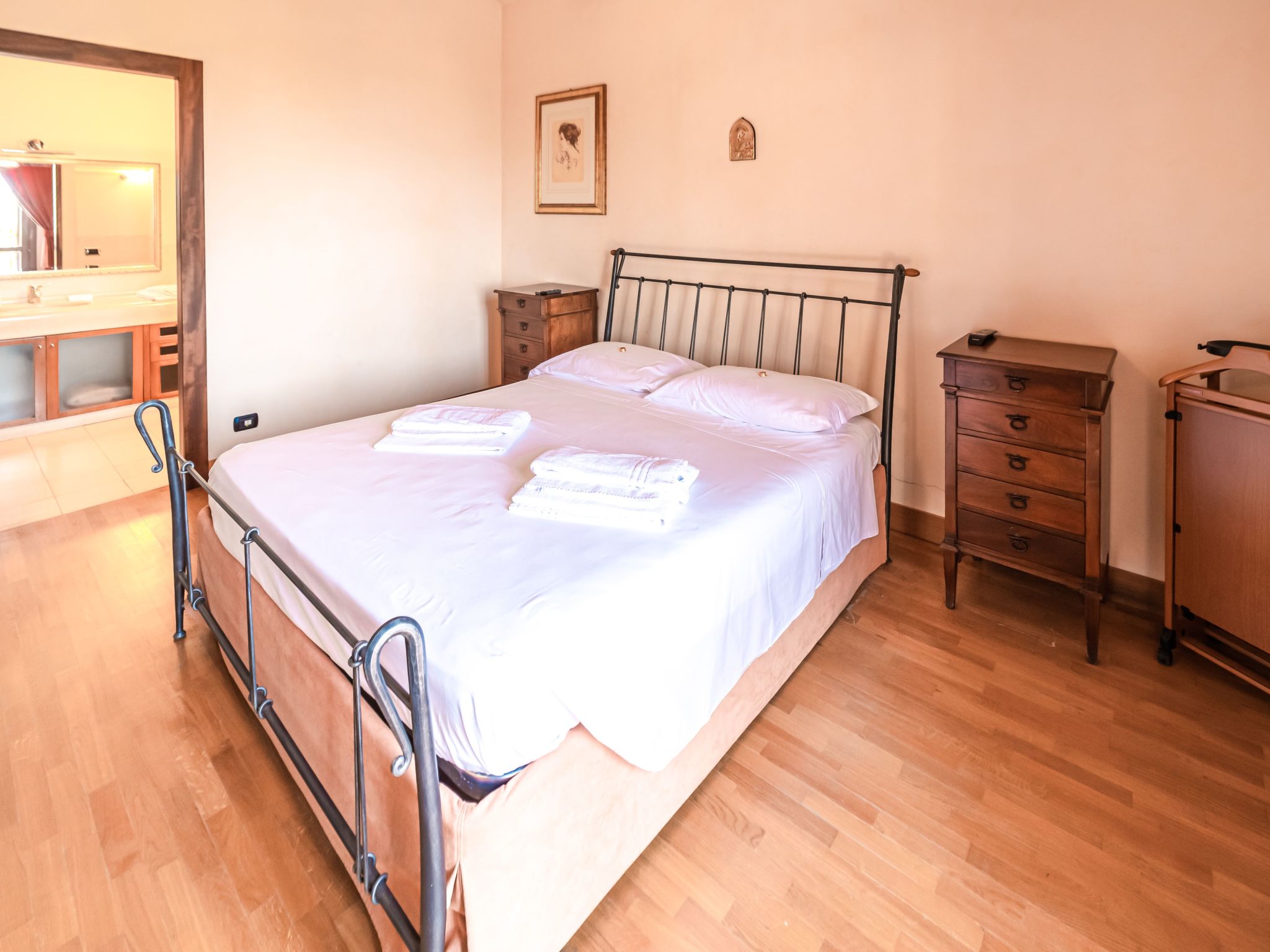 Für 11 Personen in Pedara, Sizilien (Ostküste von Sizilien)-Binnen