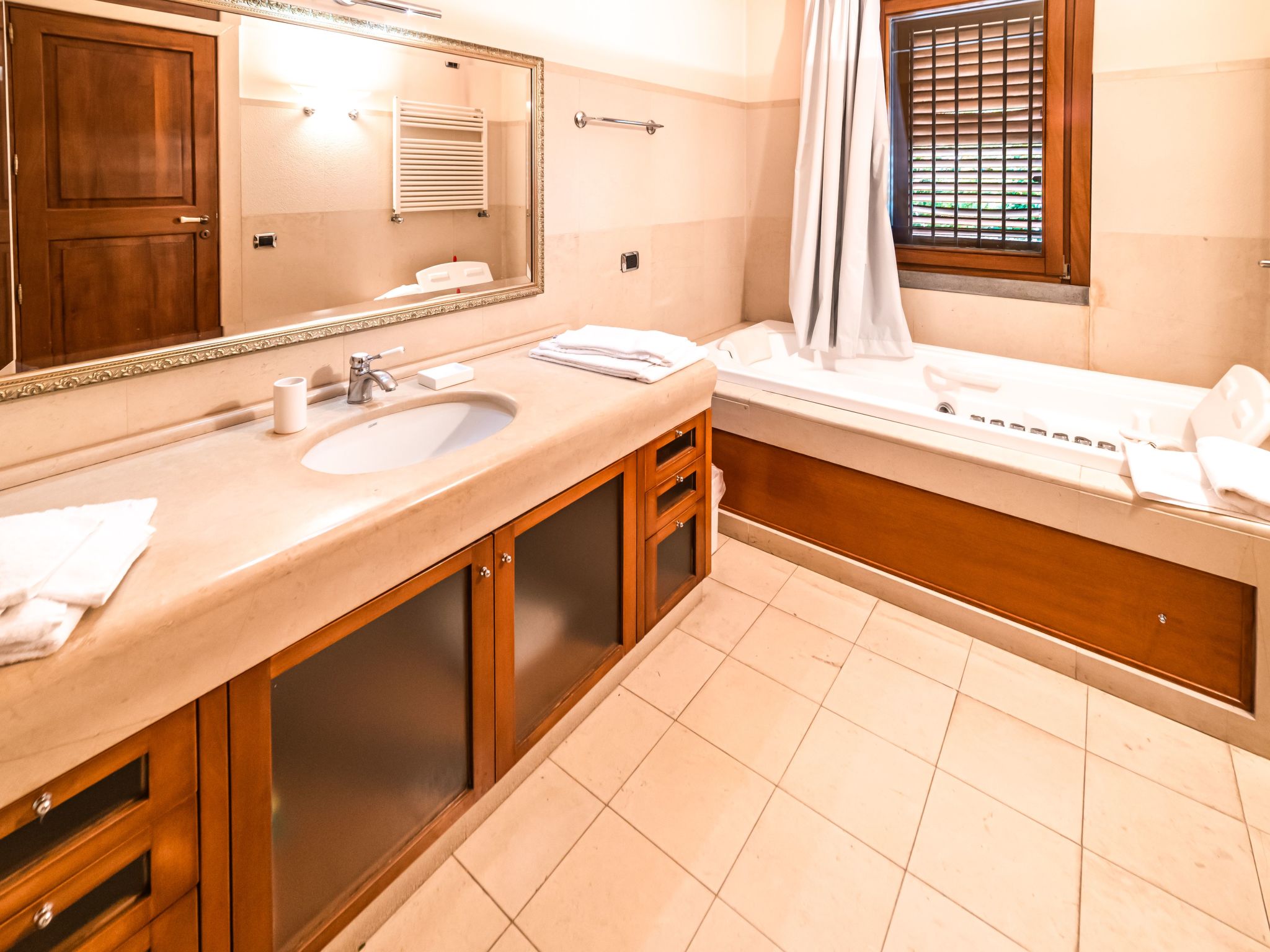 Für 11 Personen in Pedara, Sizilien (Ostküste von Sizilien)-Binnen