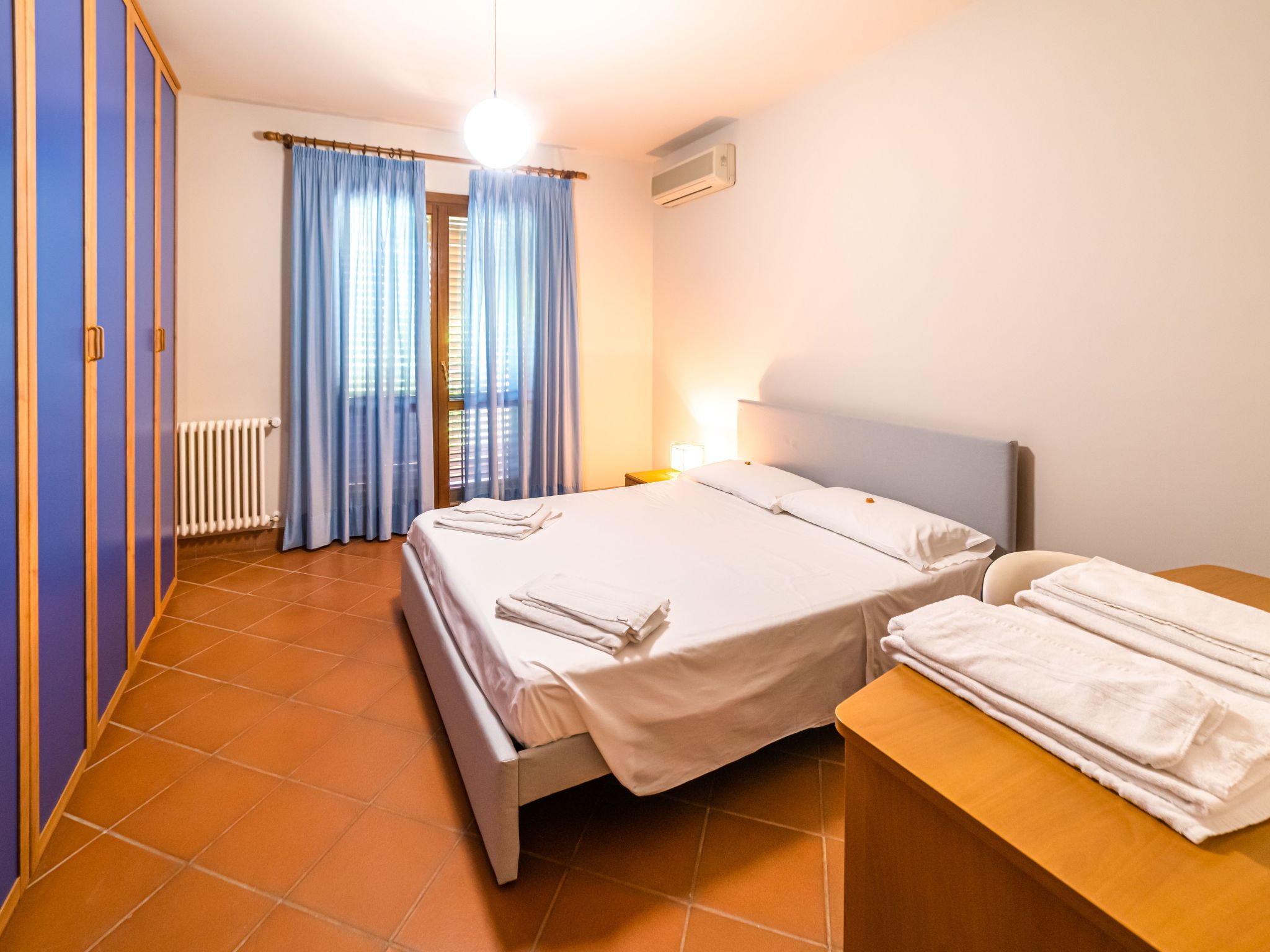 Für 11 Personen in Pedara, Sizilien (Ostküste von Sizilien)-Binnen