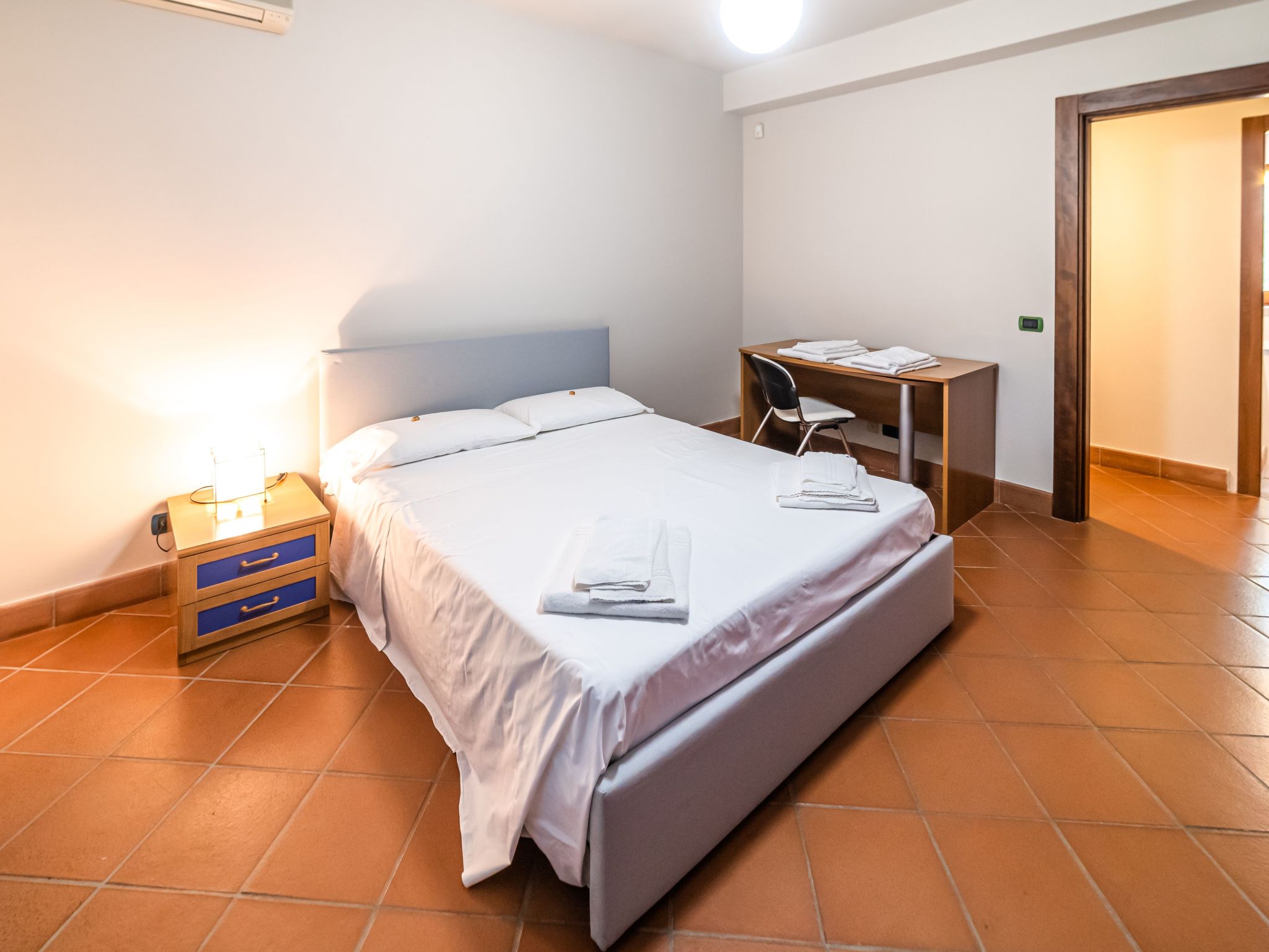 Für 11 Personen in Pedara, Sizilien (Ostküste von Sizilien)-Binnen