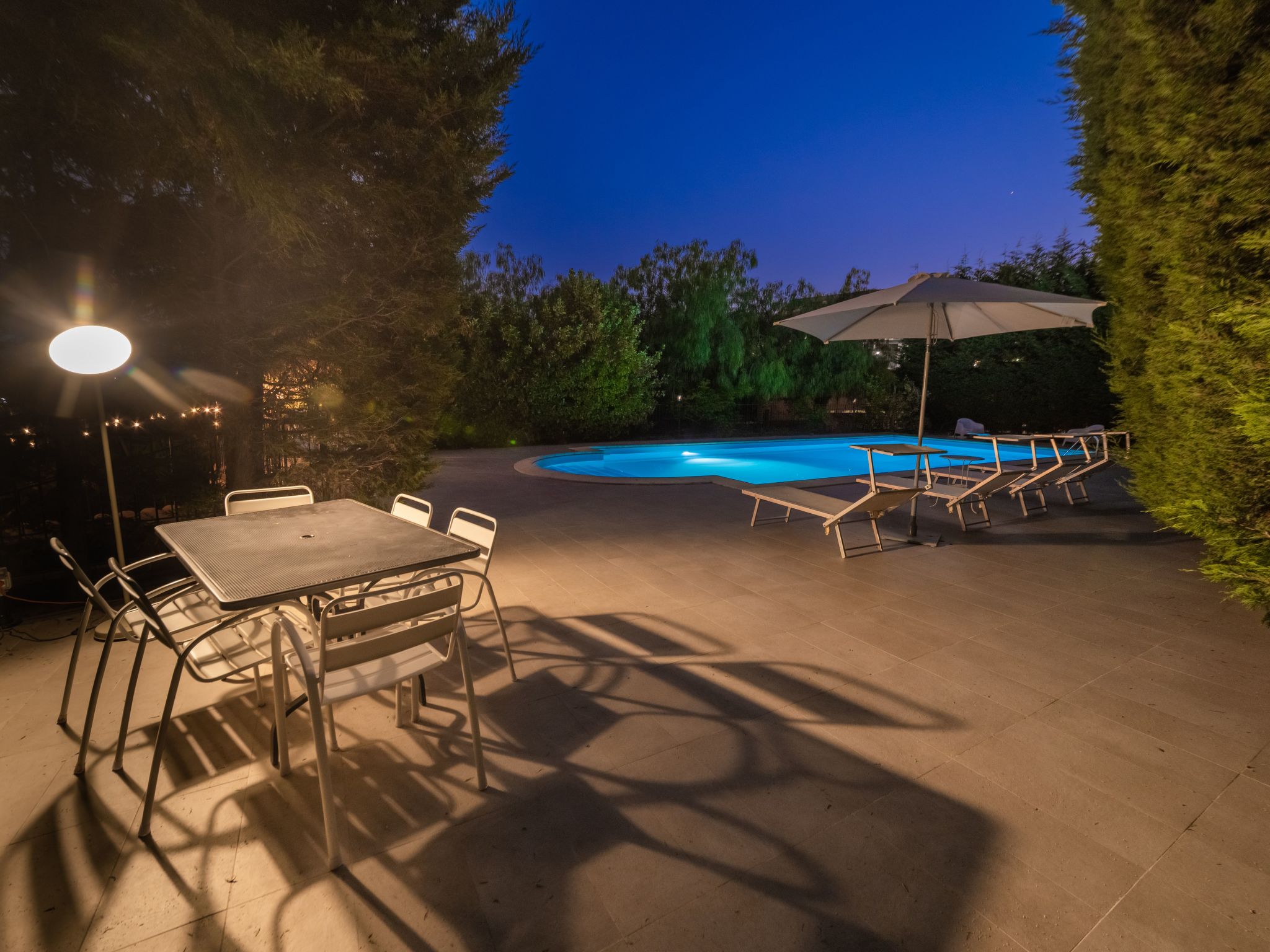 Für 11 Personen in Pedara, Sizilien (Ostküste von Sizilien)-Buiten