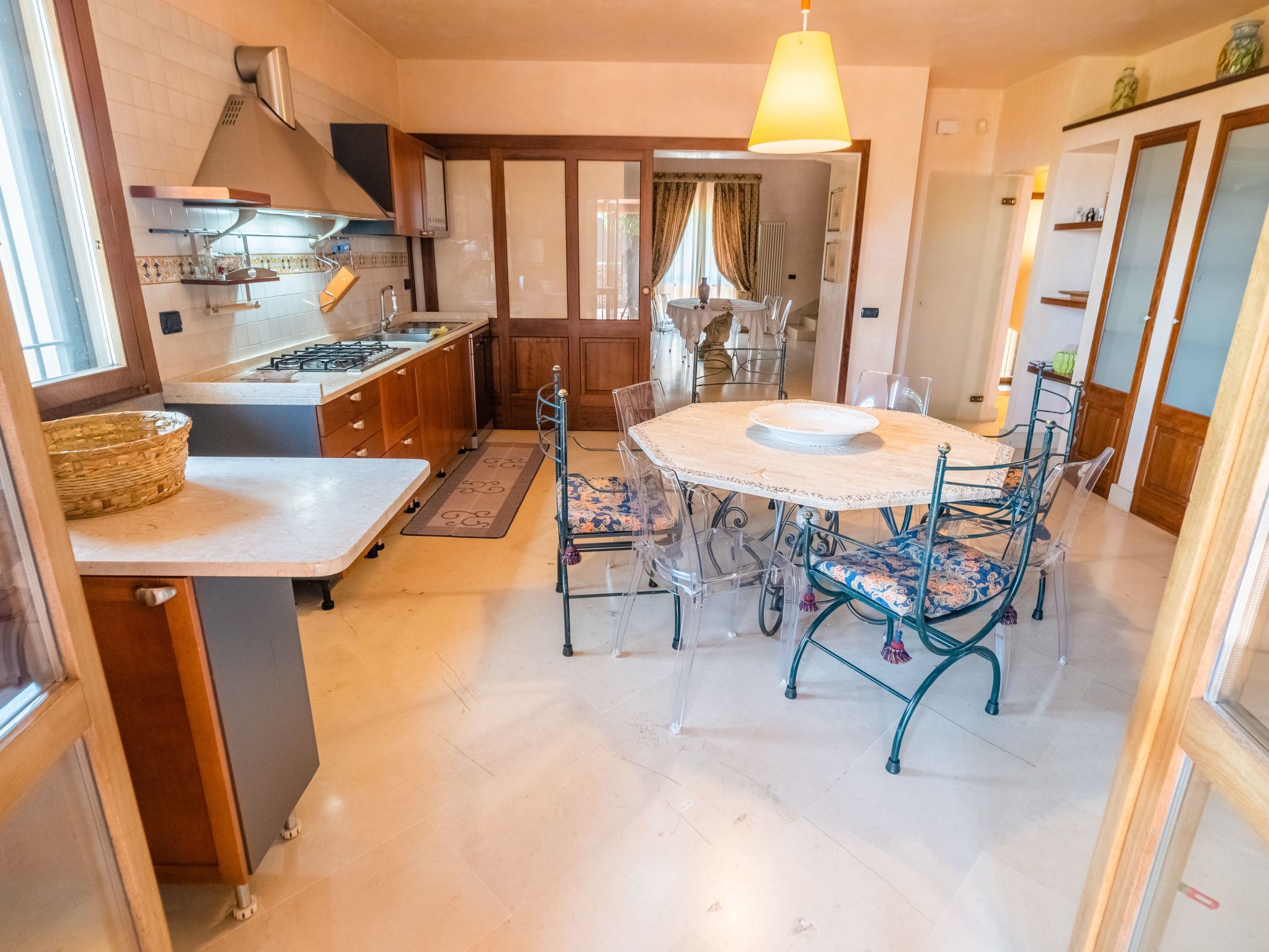 Für 11 Personen in Pedara, Sizilien (Ostküste von Sizilien)-Binnen