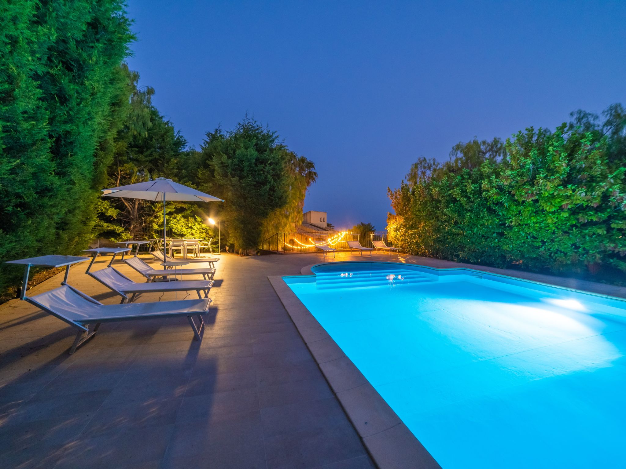 Für 11 Personen in Pedara, Sizilien (Ostküste von Sizilien)-Buiten