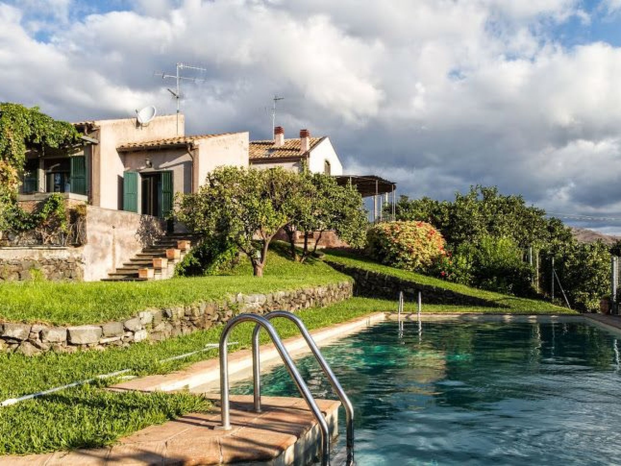 "Mandarin" mit Wasserblick-Buiten