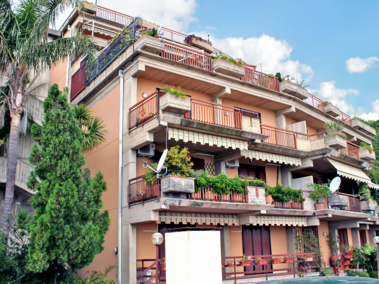 Ikebana Apartment in Taormina