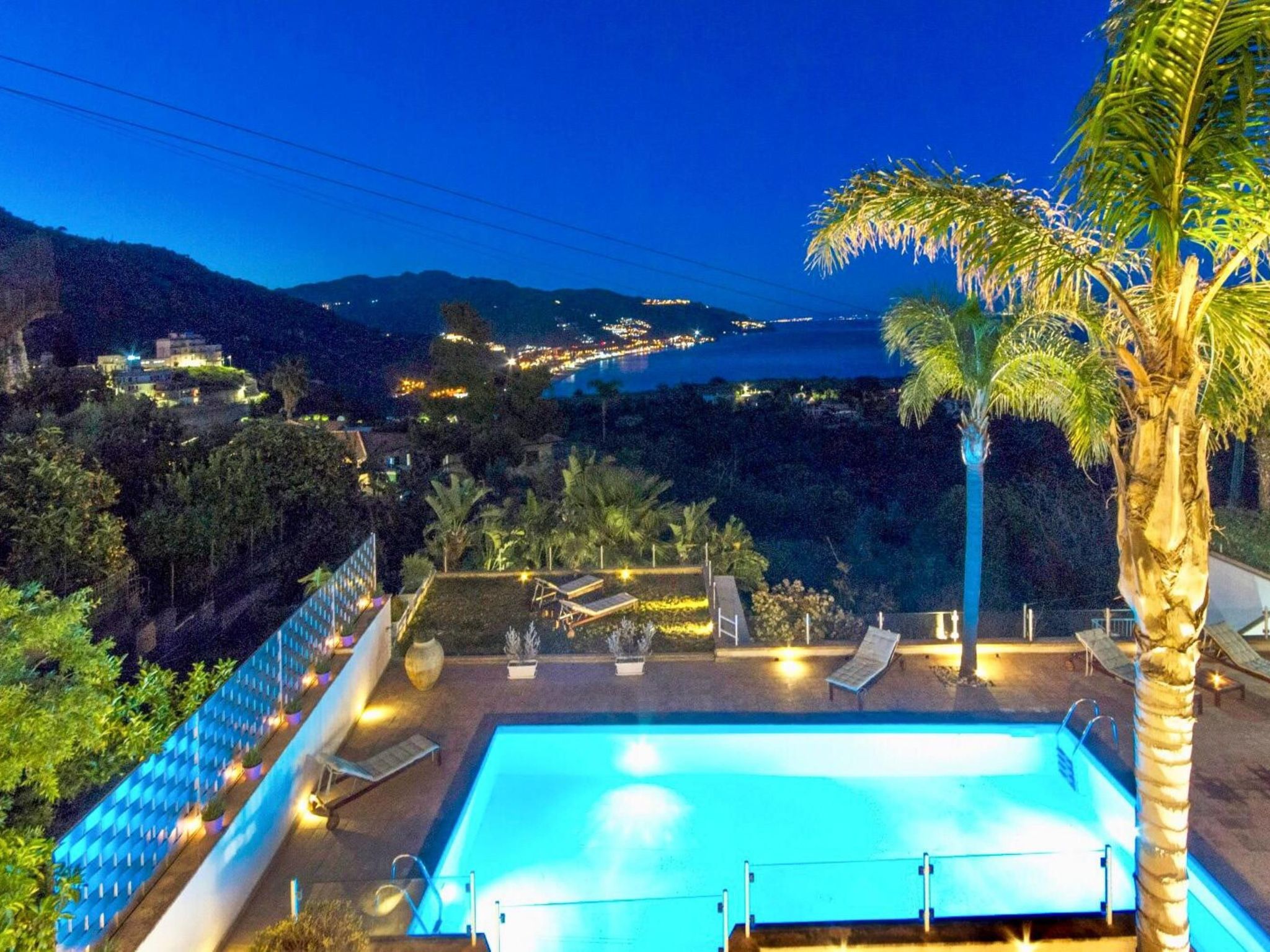 Ferienvilla mit Whirlpool-Image-tags.info