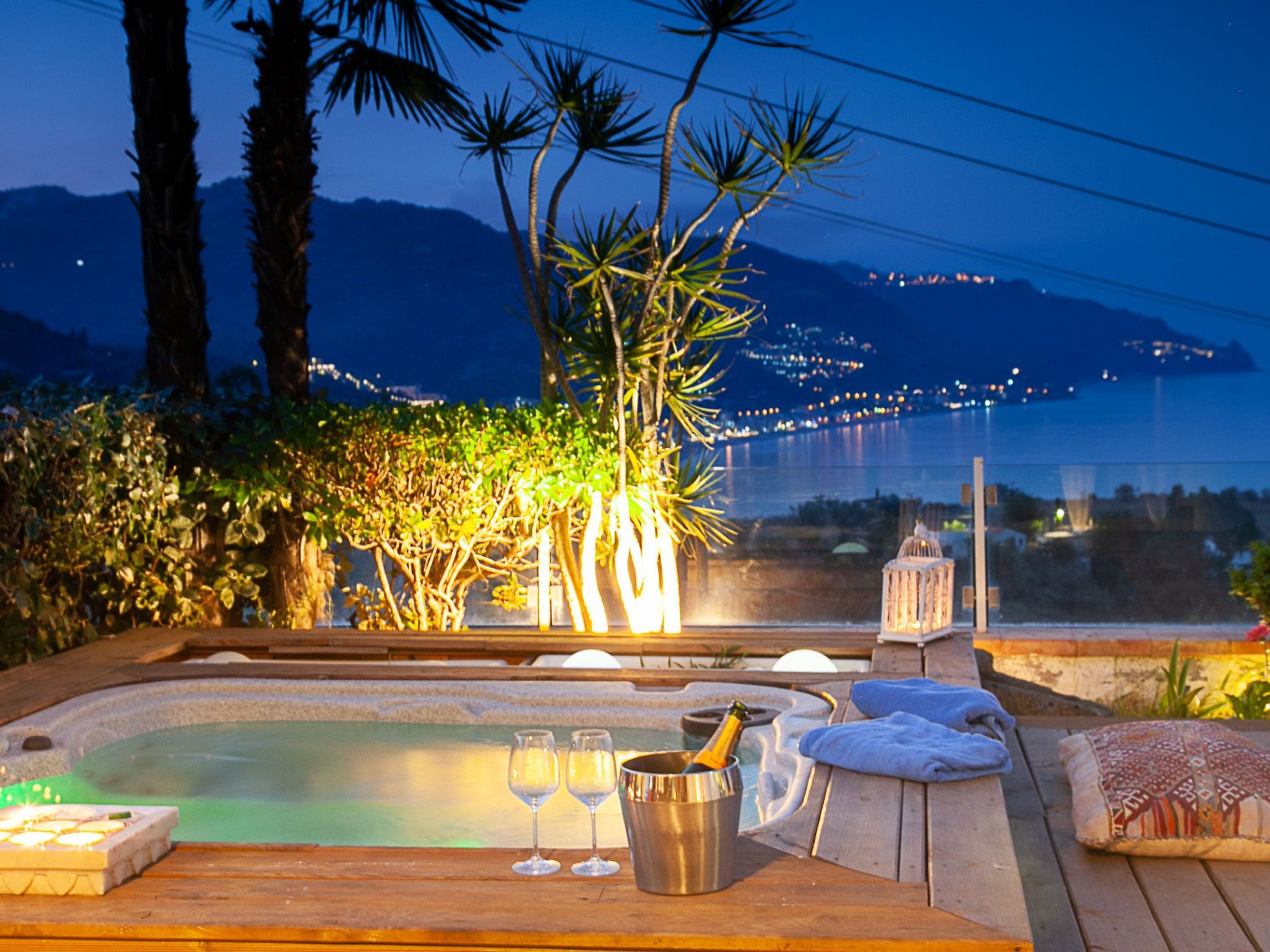 Ferienvilla mit Whirlpool-Buiten