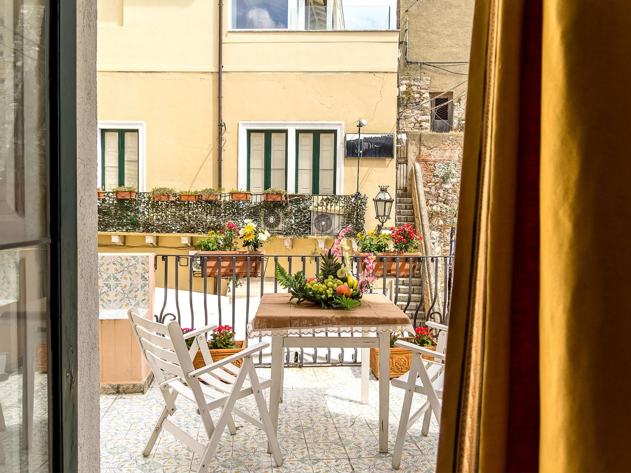 'Marinella Taormina-Drinnen