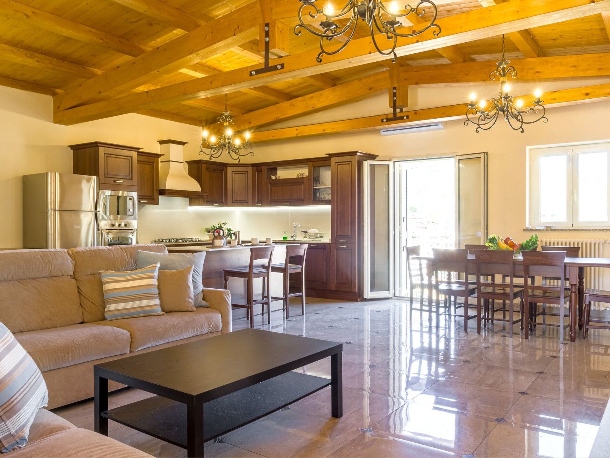 Das Haus des Großvaters in Taormina-Drinnen