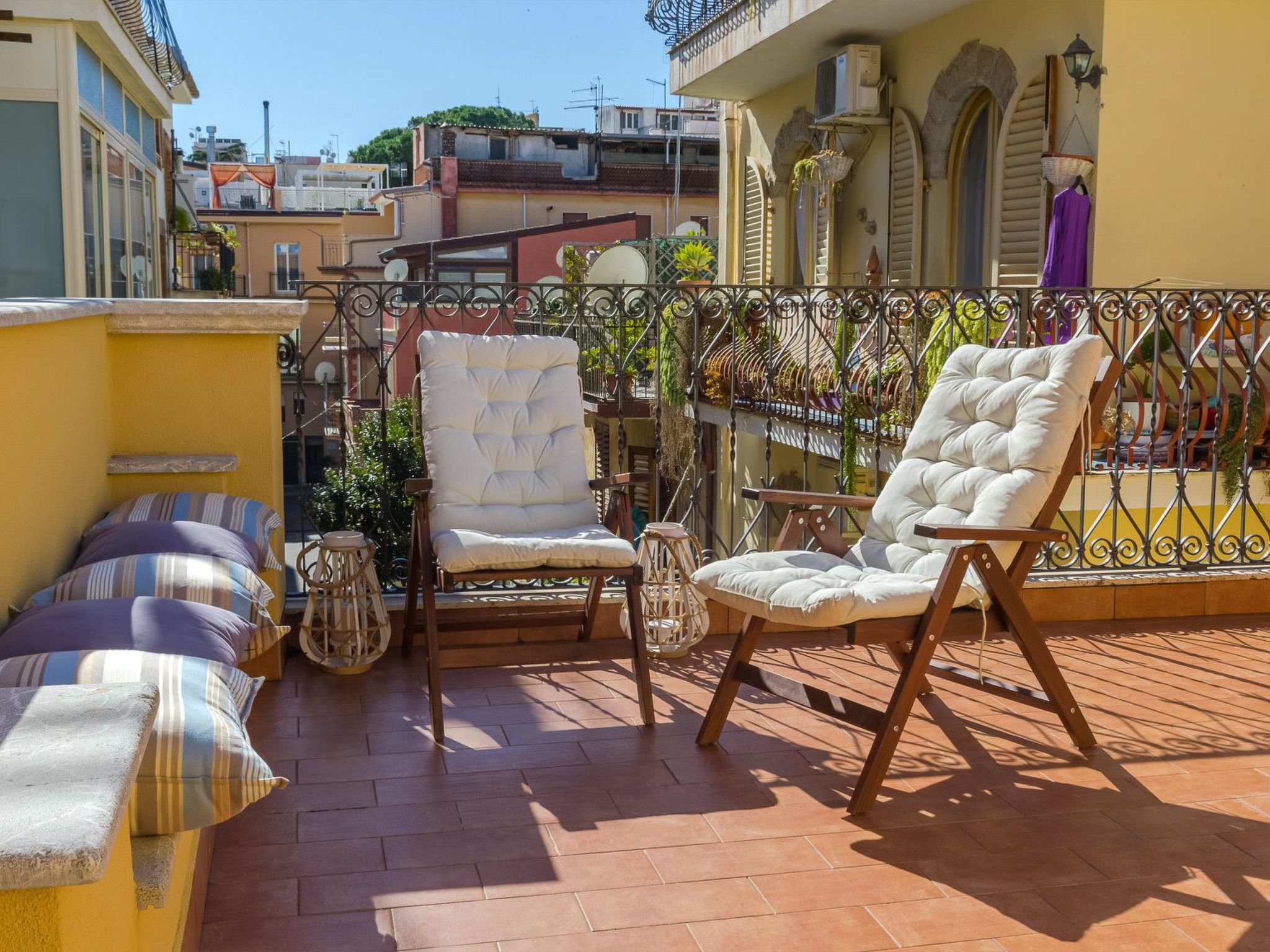 Das Haus des Großvaters in Taormina-Drinnen