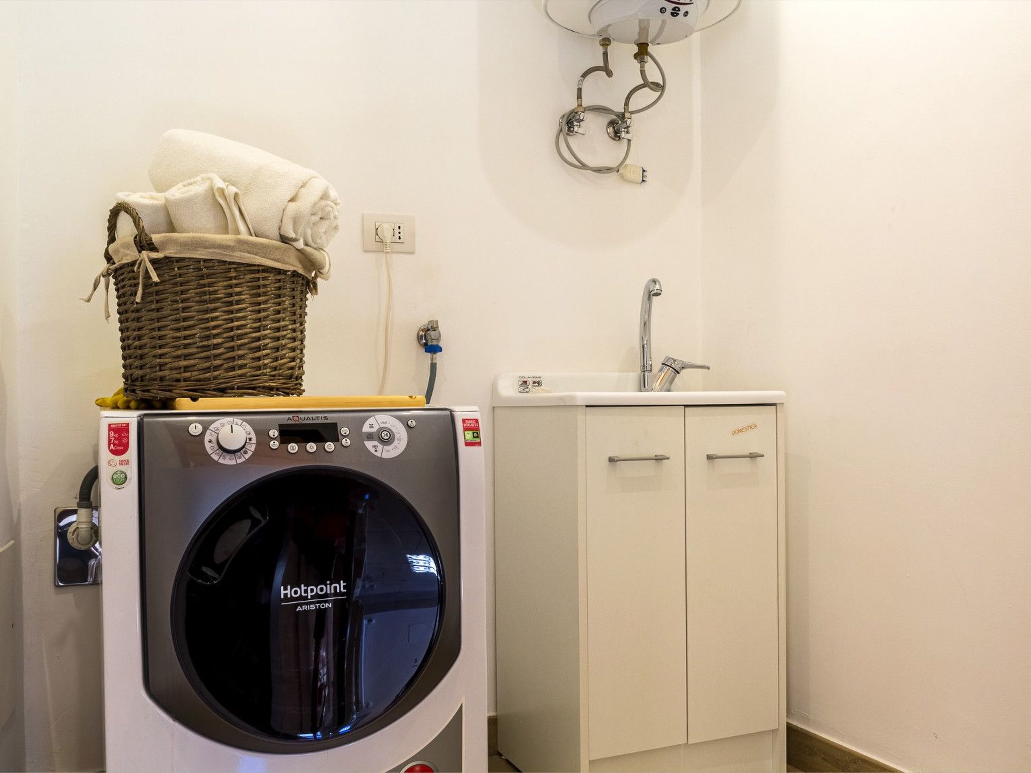 Das Haus des Großvaters in Taormina-Drinnen