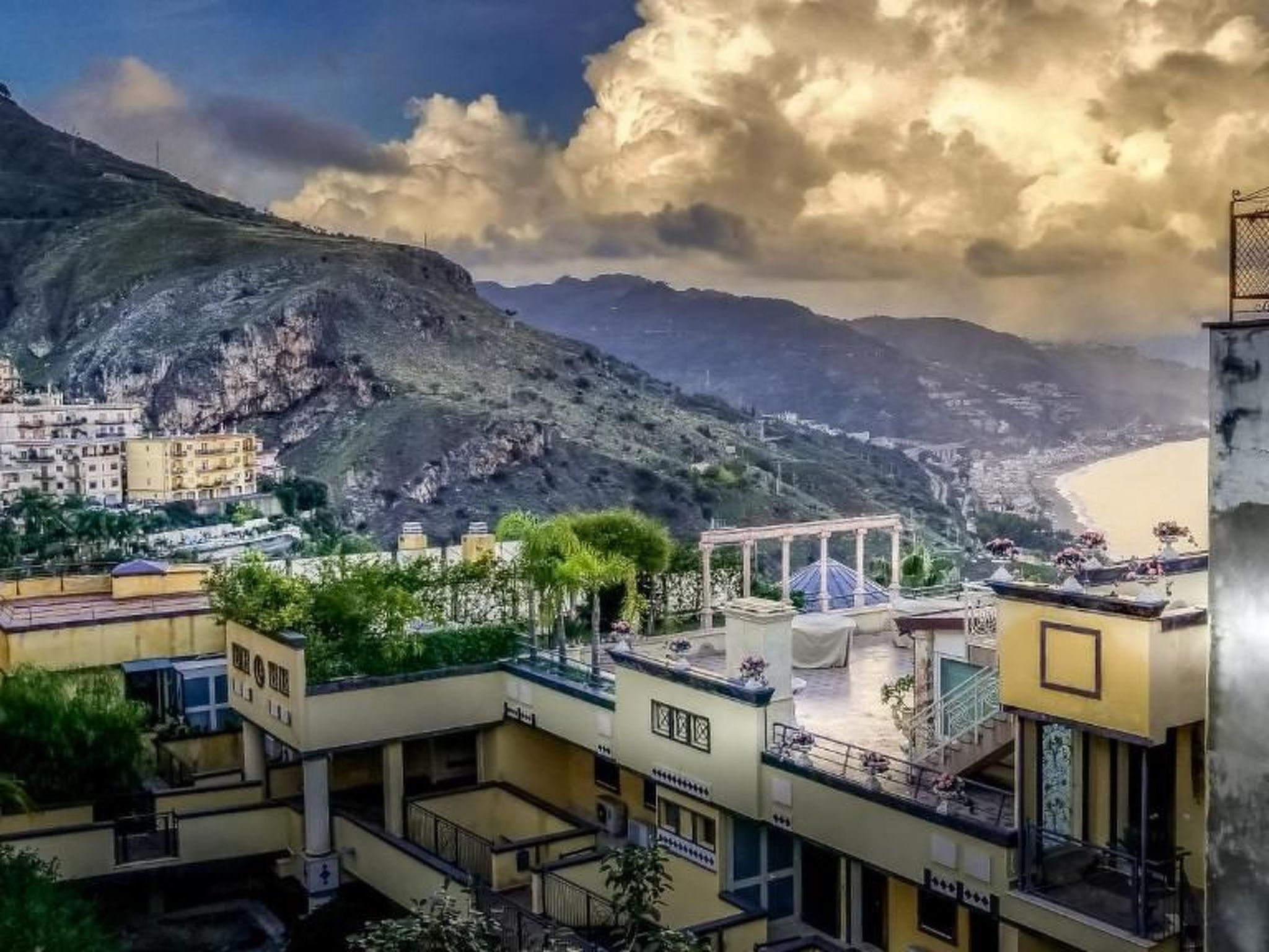 Das Haus des Großvaters in Taormina-Drinnen