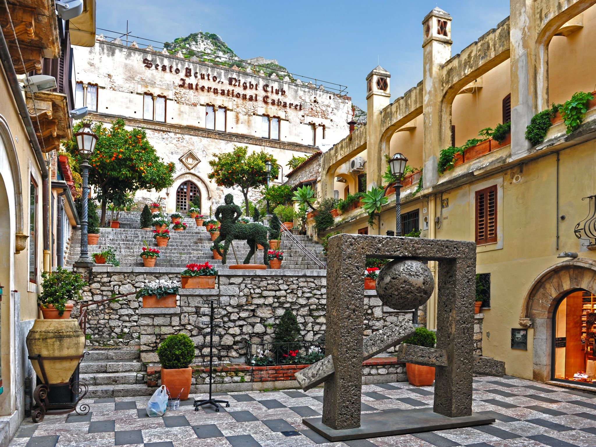 Das Haus des Großvaters in Taormina-Drinnen