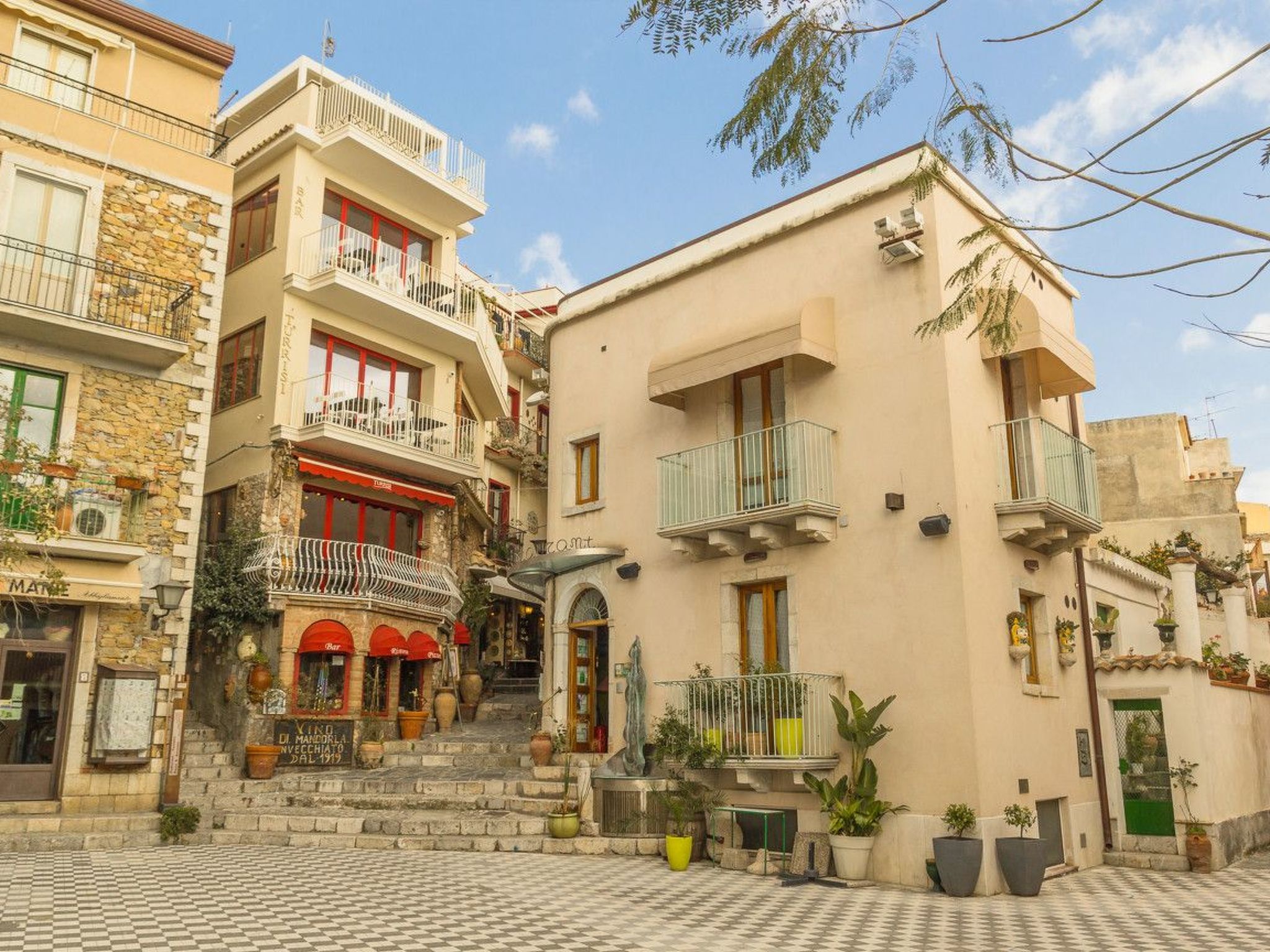 Das Haus des Großvaters in Taormina-Drinnen