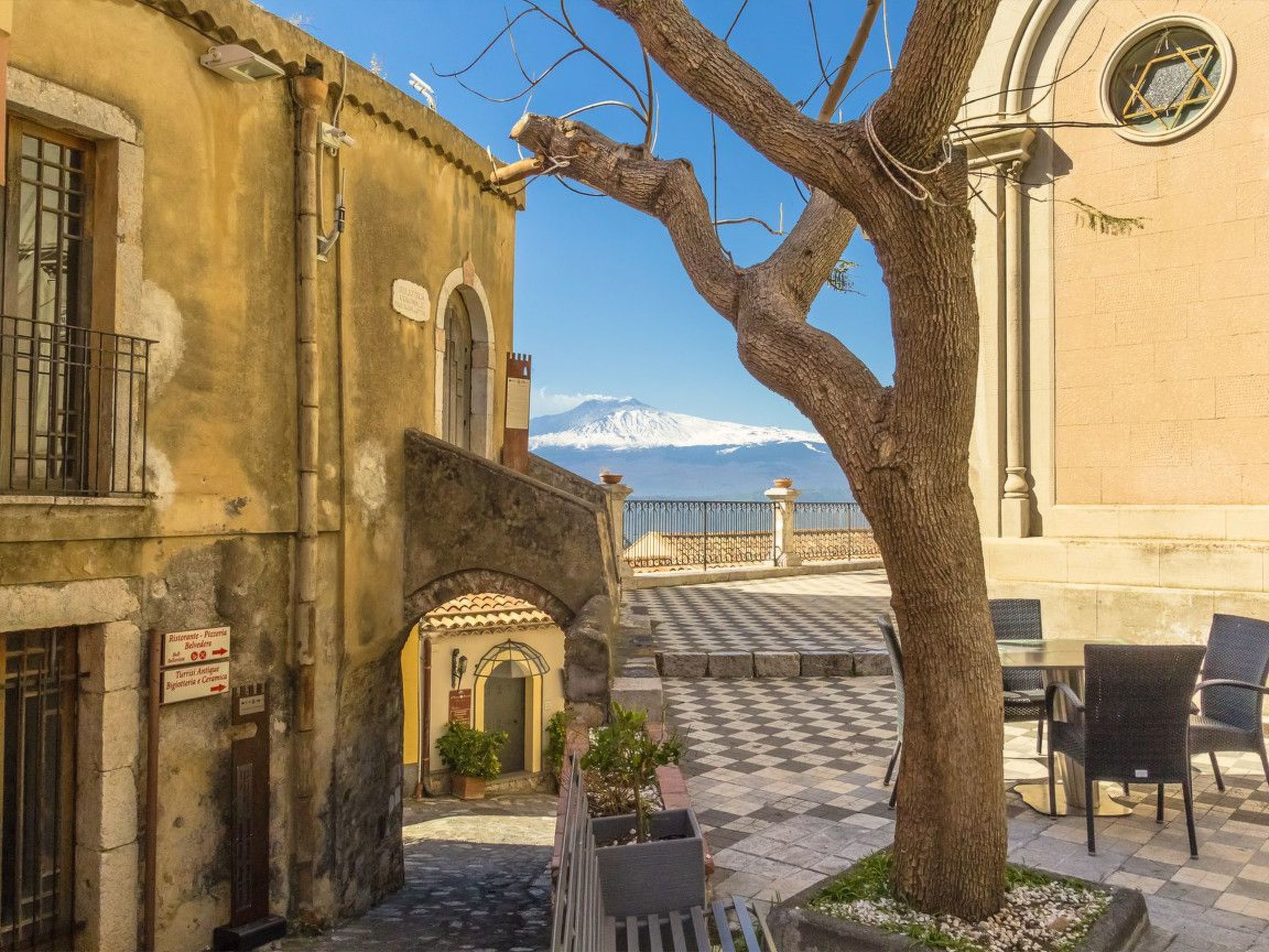 Das Haus des Großvaters in Taormina-Drinnen