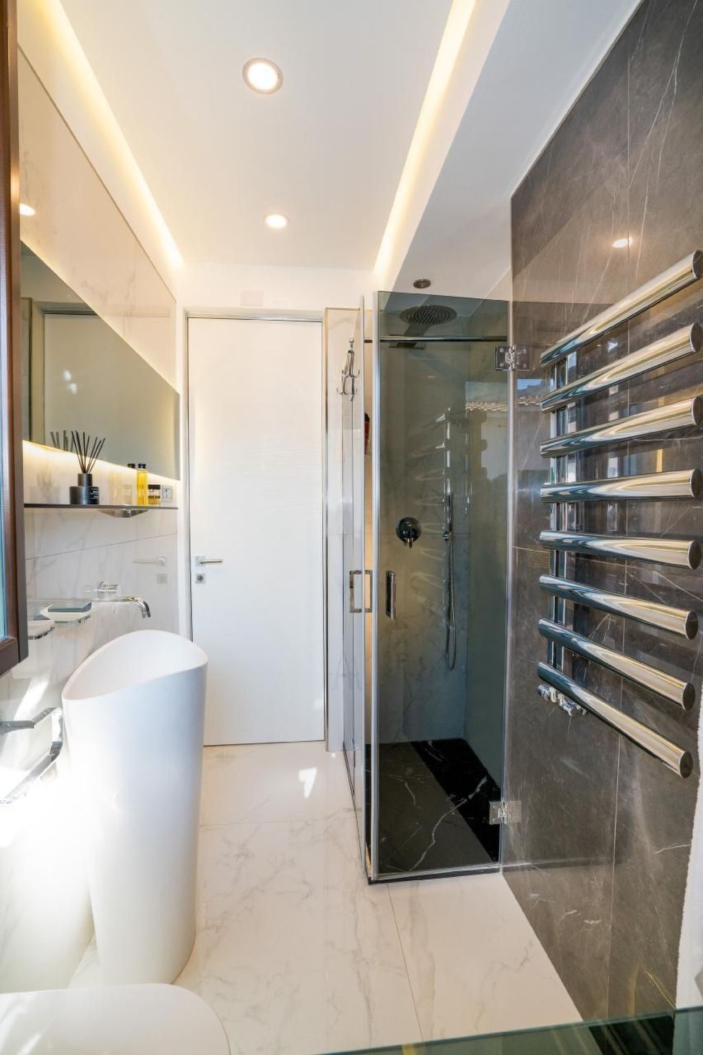 Beachfront Apartment-Inside