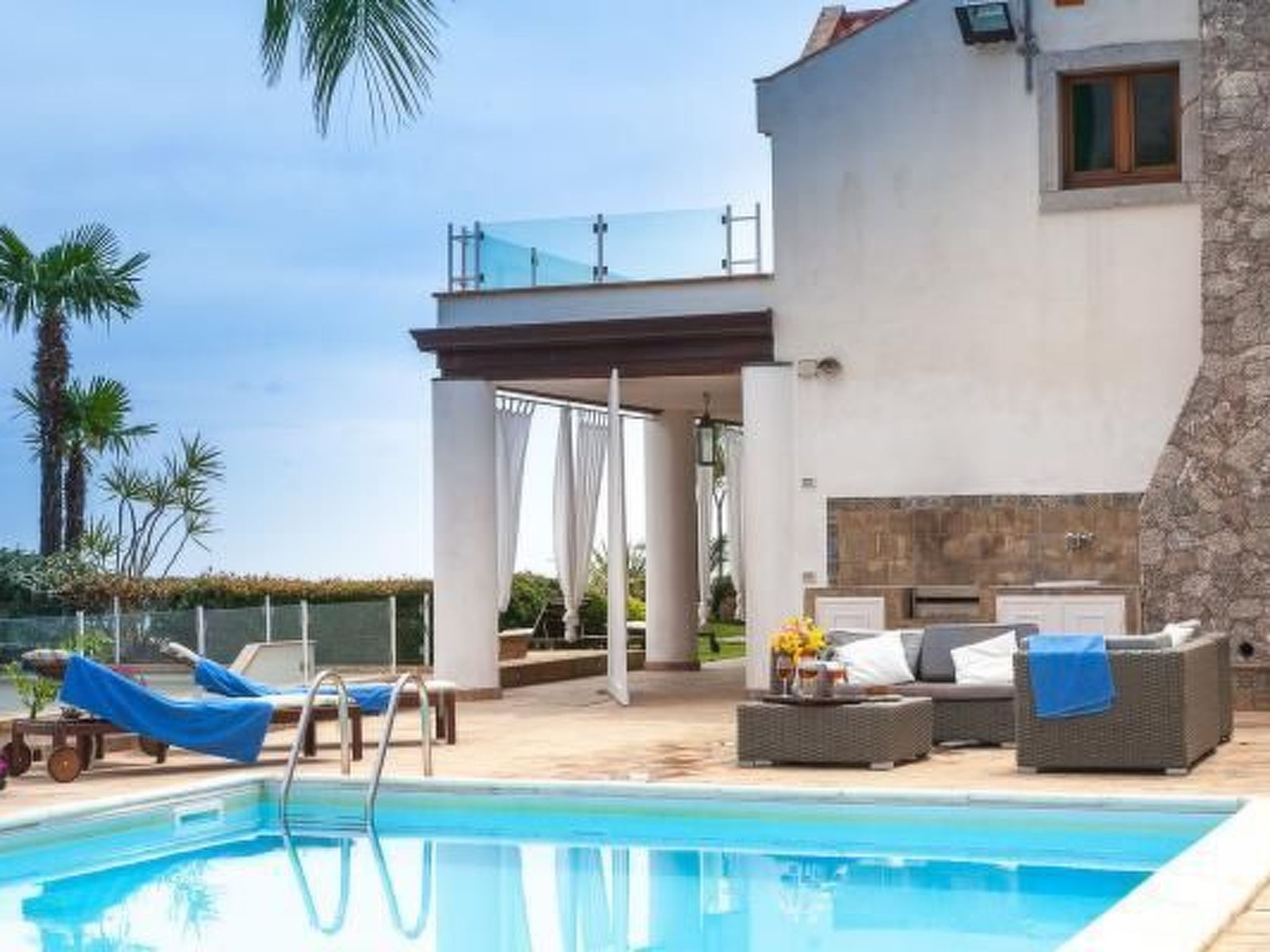 Photo of Wohnung mit Meerblick, Balkon und Pool