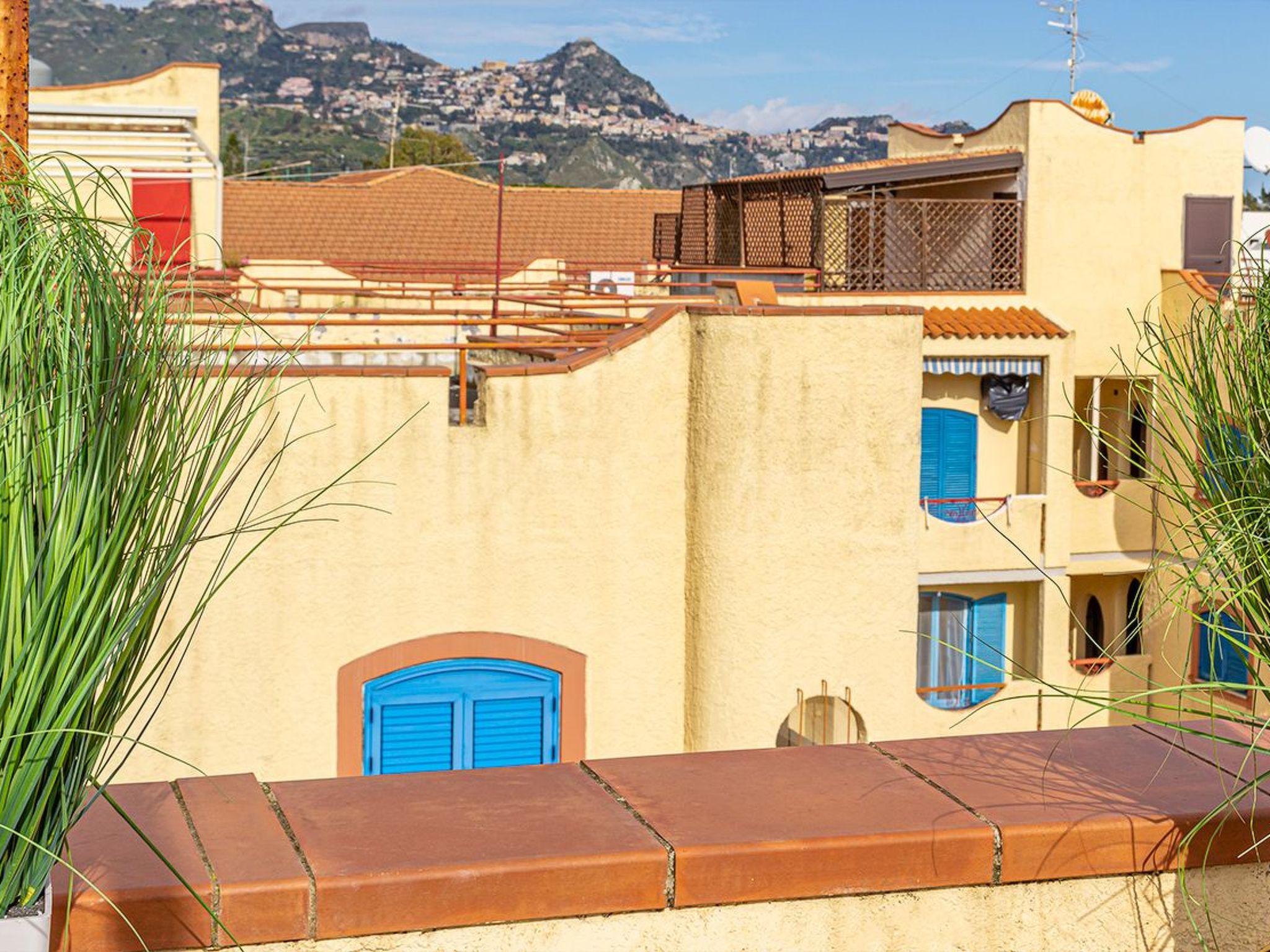 Suite Isavi in Giardini Naxos-Dedans