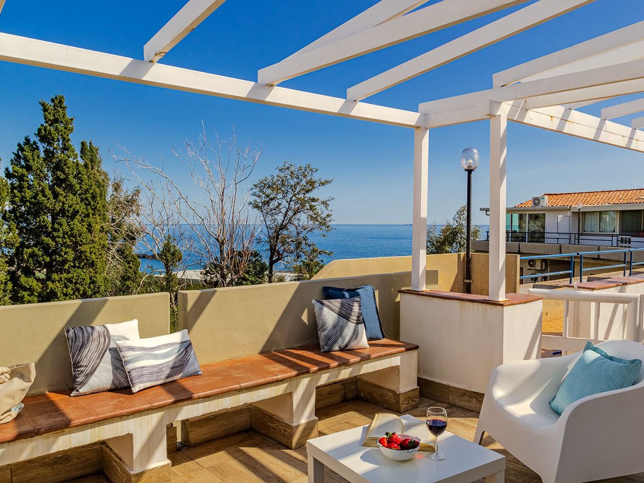 With the Dal Pirata beach only 700 metres away and the enchanting Isola Bella only 6.3 kilometres away, the Naxos Loft promises an unforgettable stay, including crystal-clear sea, breathtaking sunsets..