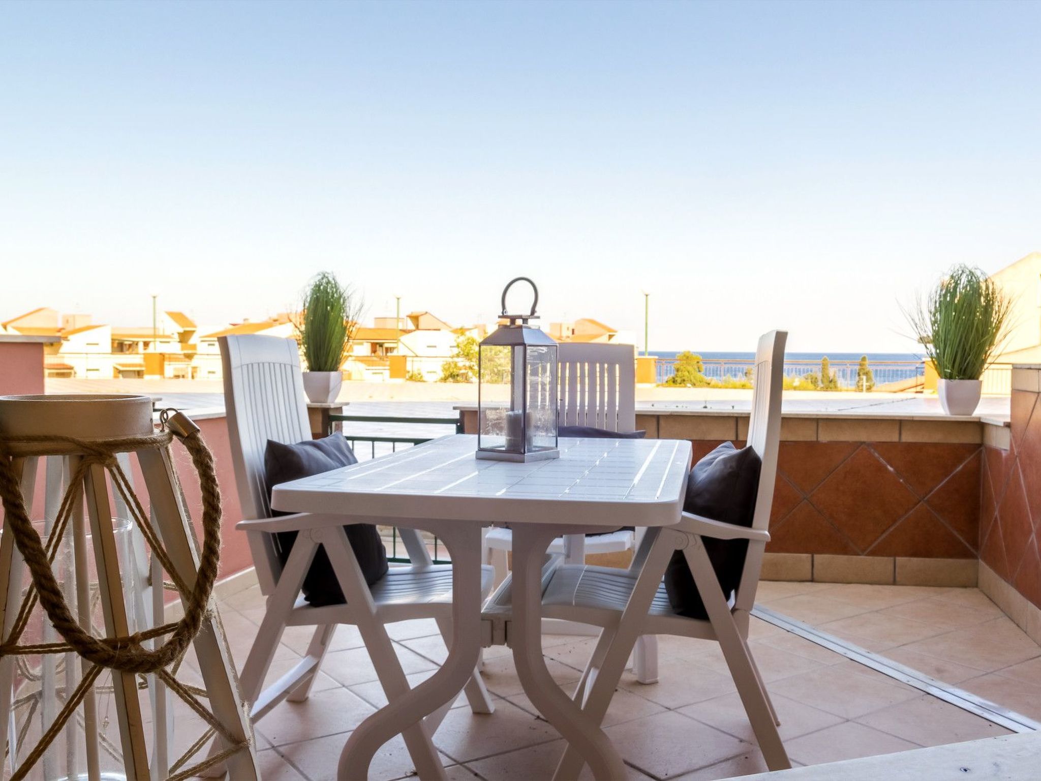 Discover the heart of Sicily by staying in this cosy flat in Giardini Naxos, ideally located for those wishing to explore the beauty of the region or enjoy moments of pure relaxation on the beach. Onl..