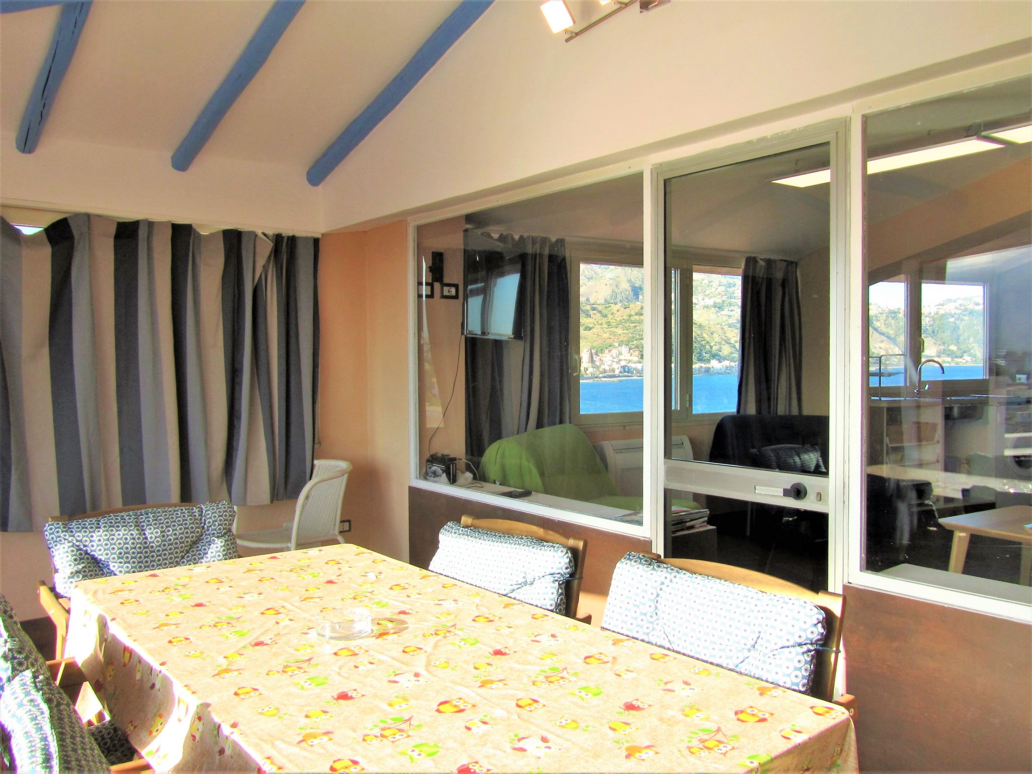 Mit Wasserblick-Binnen