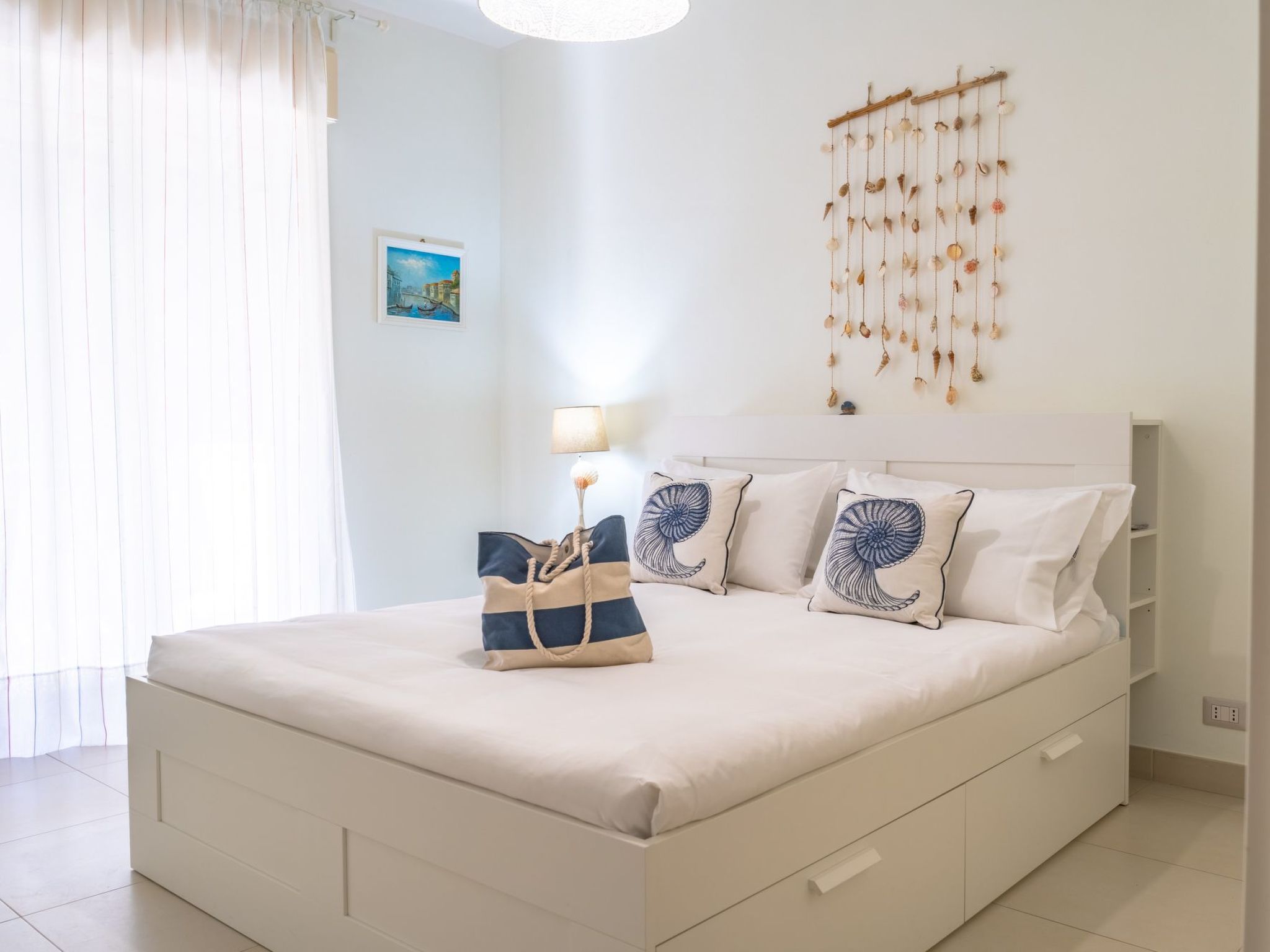 Immerse yourself in the heart of Giardini Naxos with this ideal flat for three guests, where comfort meets convenience in a charming Sicilian setting. Perfect for those seeking an escape from the dail..