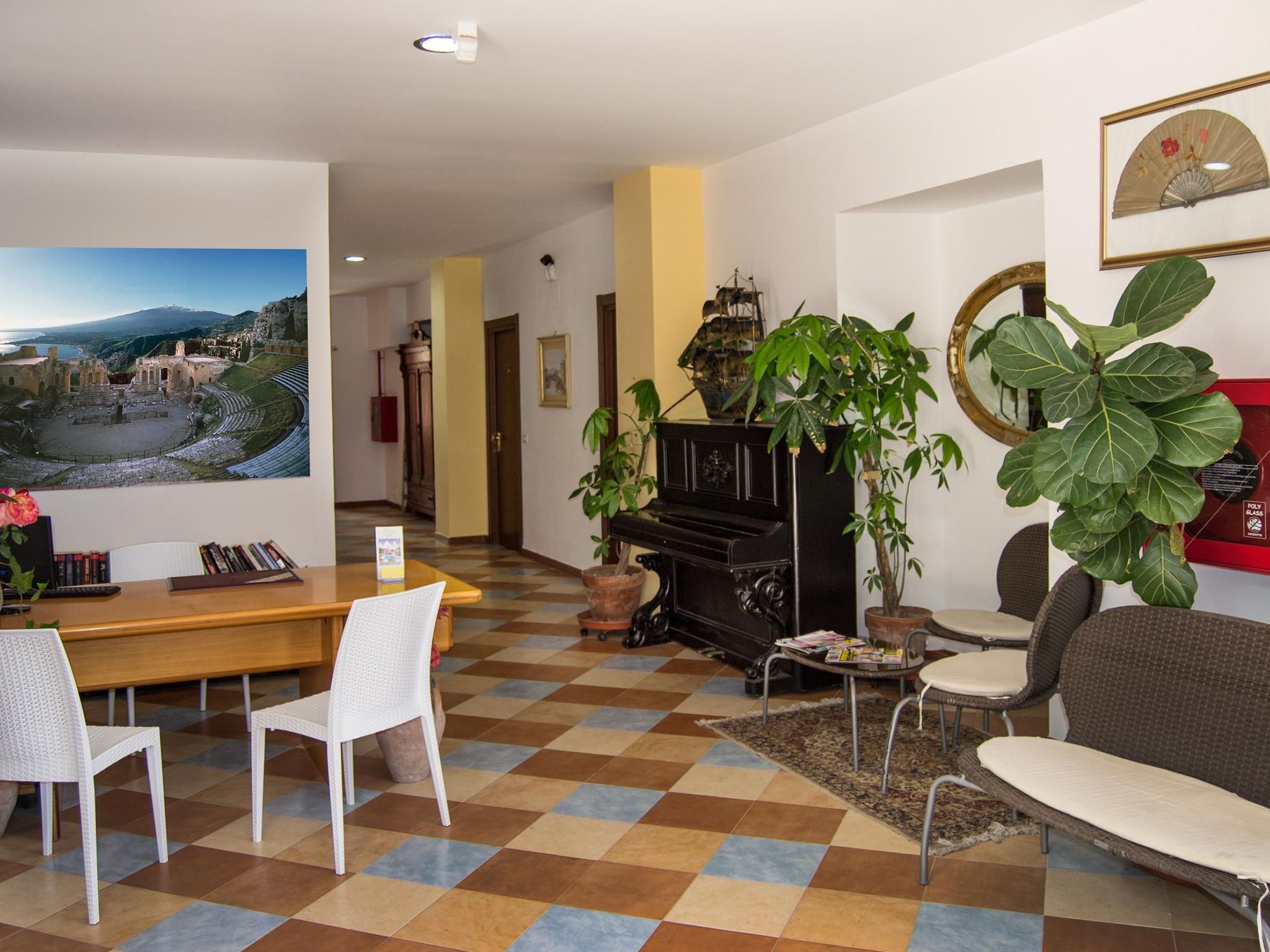 'Mare Taormina-Inside