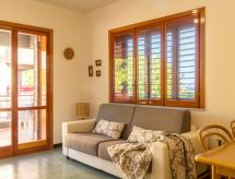 Blue Wood: Ruim appartement op 10m van het strand in Letojanni, Sicilië - thumbnail 1