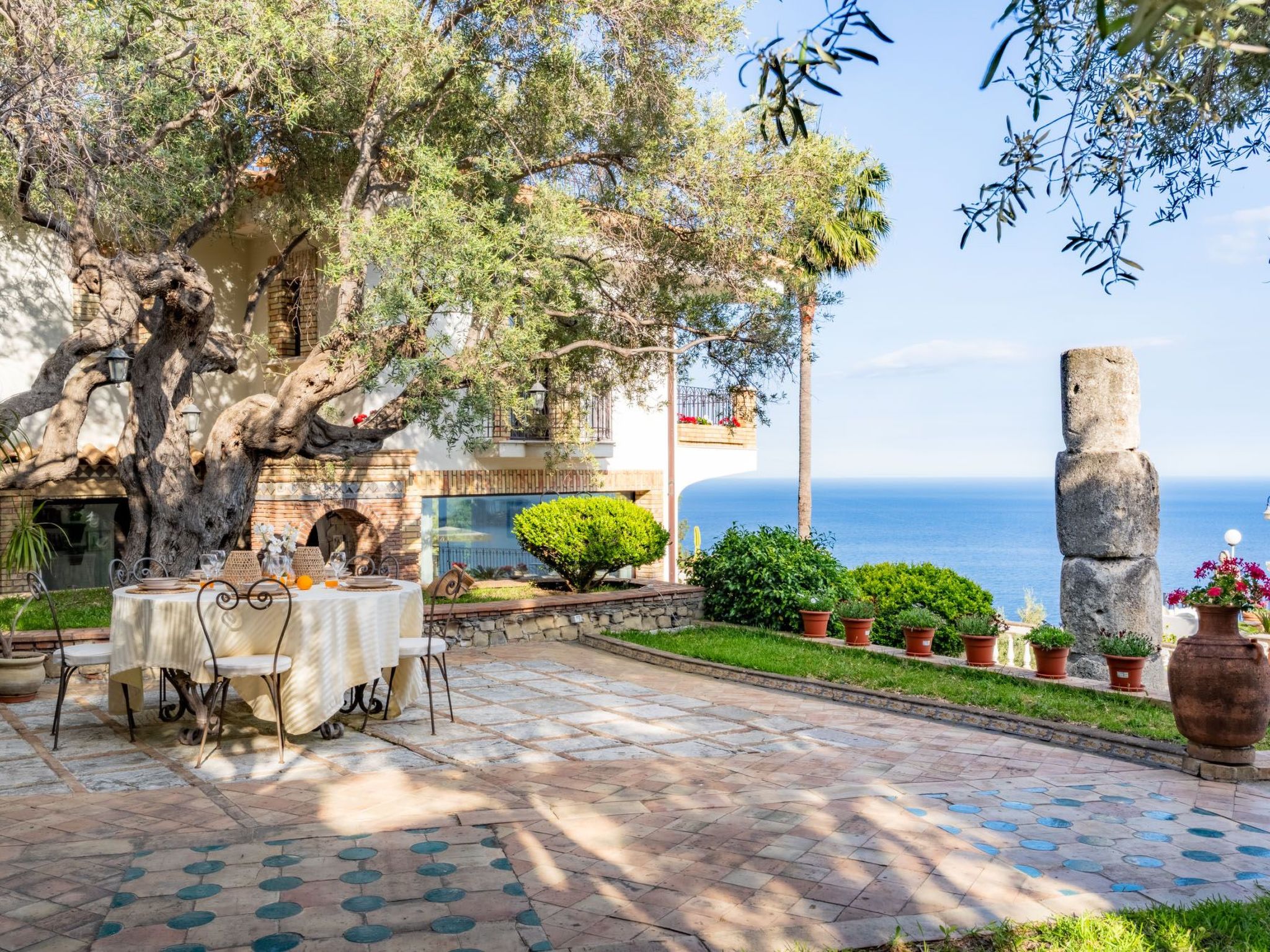 Villa Finù - Panoramavilla mit Pool-Inside