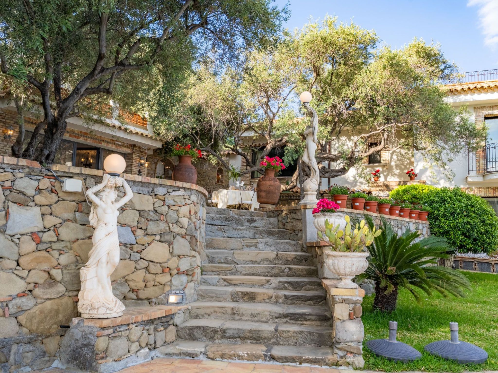 Villa Finù - Panoramavilla mit Pool-Inside