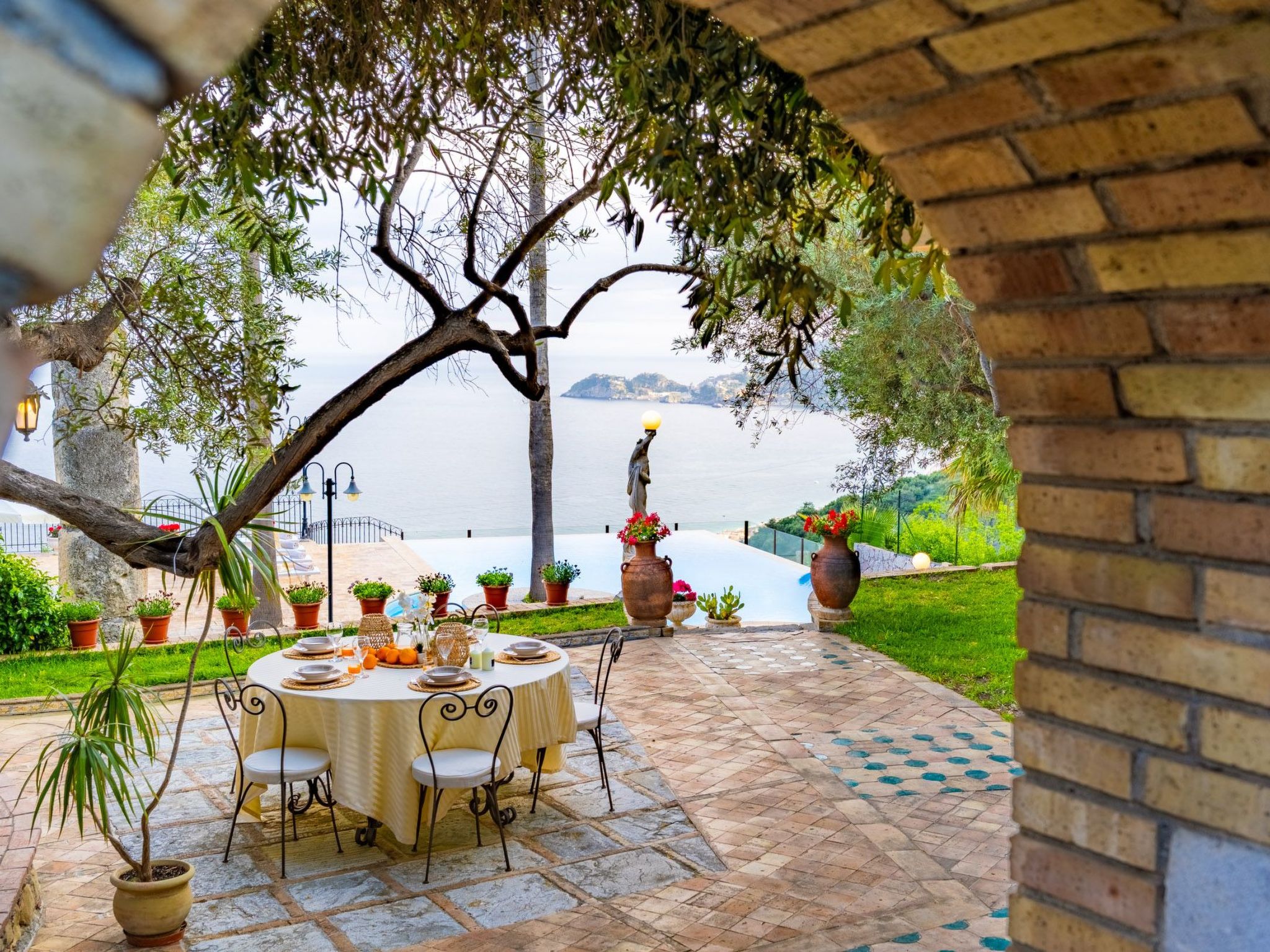 Villa Finù - Panoramavilla mit Pool-Inside