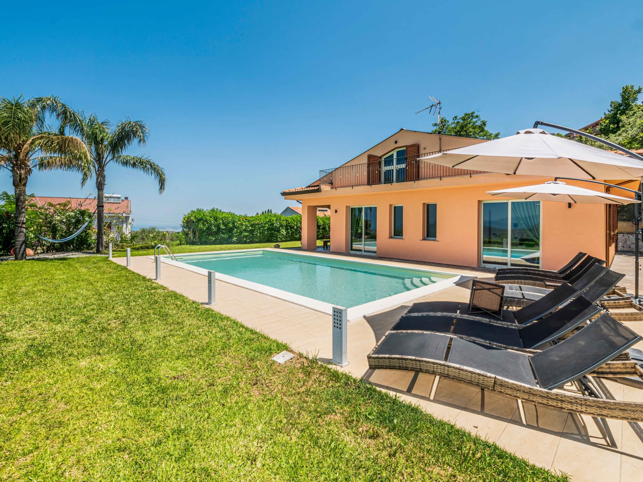 Berghütte "Villa Malú" mit Blick auf das Wasser
