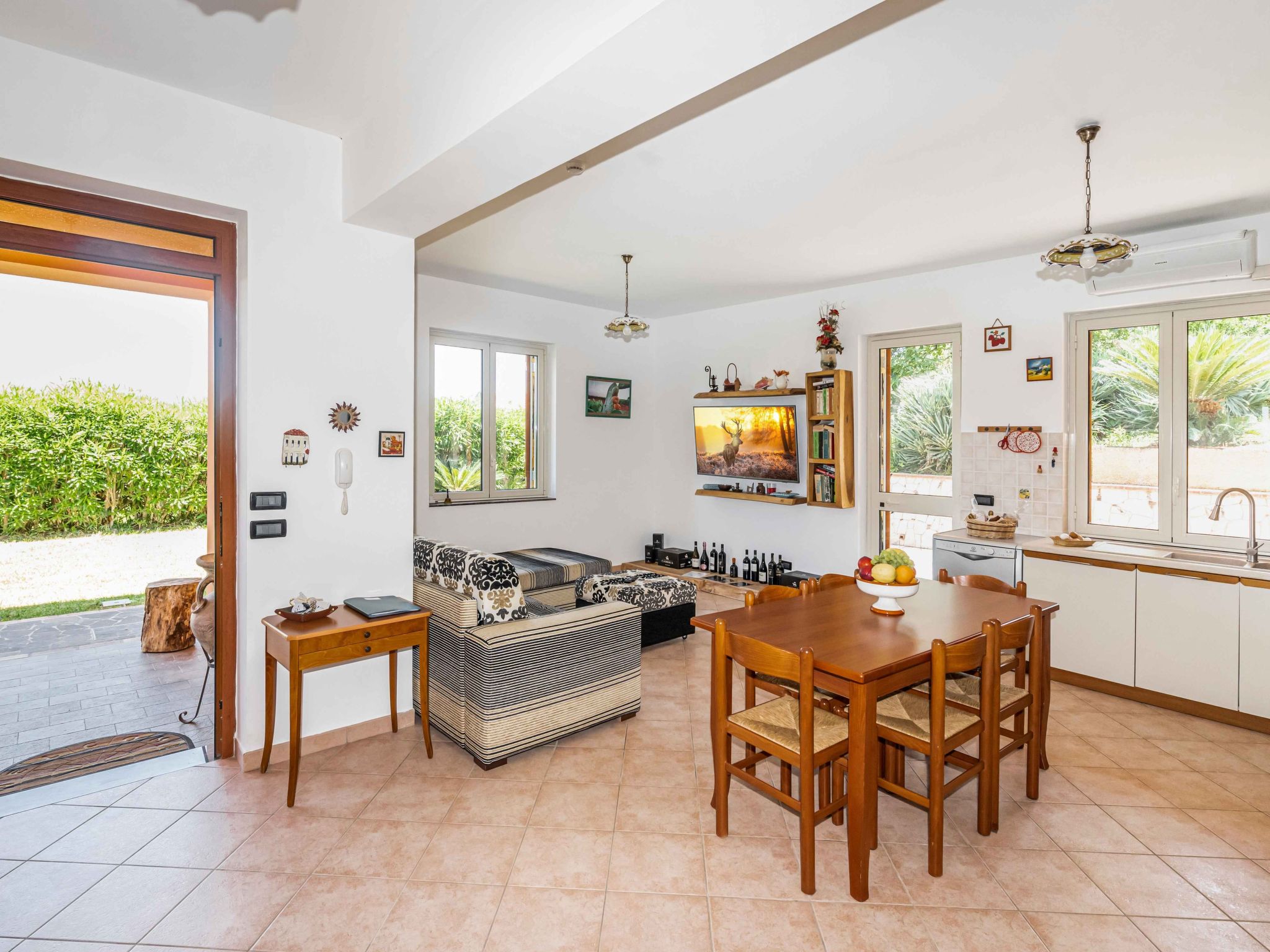 Berghütte "Villa Malú" mit Blick auf das Wasser-Inside