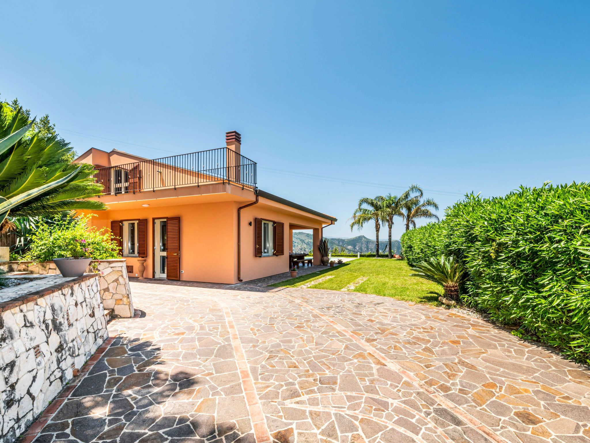 Berghütte "Villa Malú" mit Blick auf das Wasser-Inside