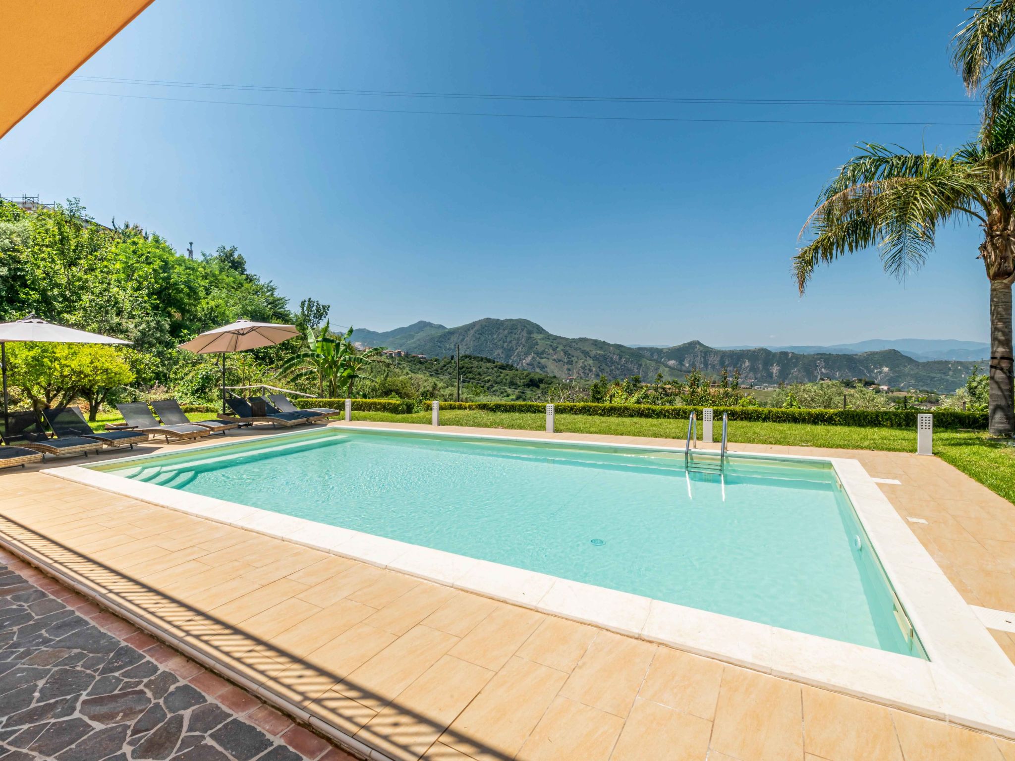 Berghütte "Villa Malú" mit Blick auf das Wasser-Inside