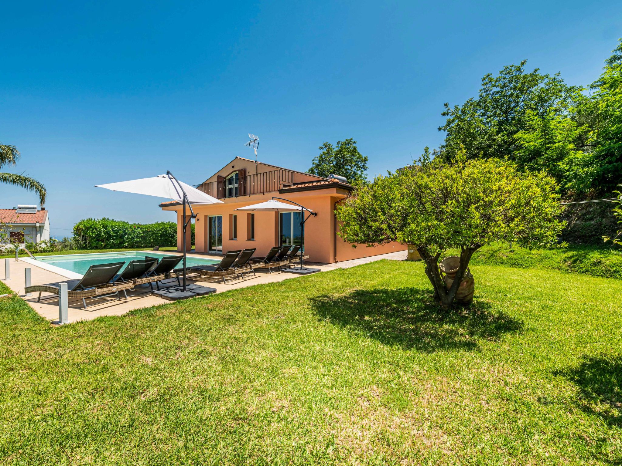 Berghütte "Villa Malú" mit Blick auf das Wasser-Inside