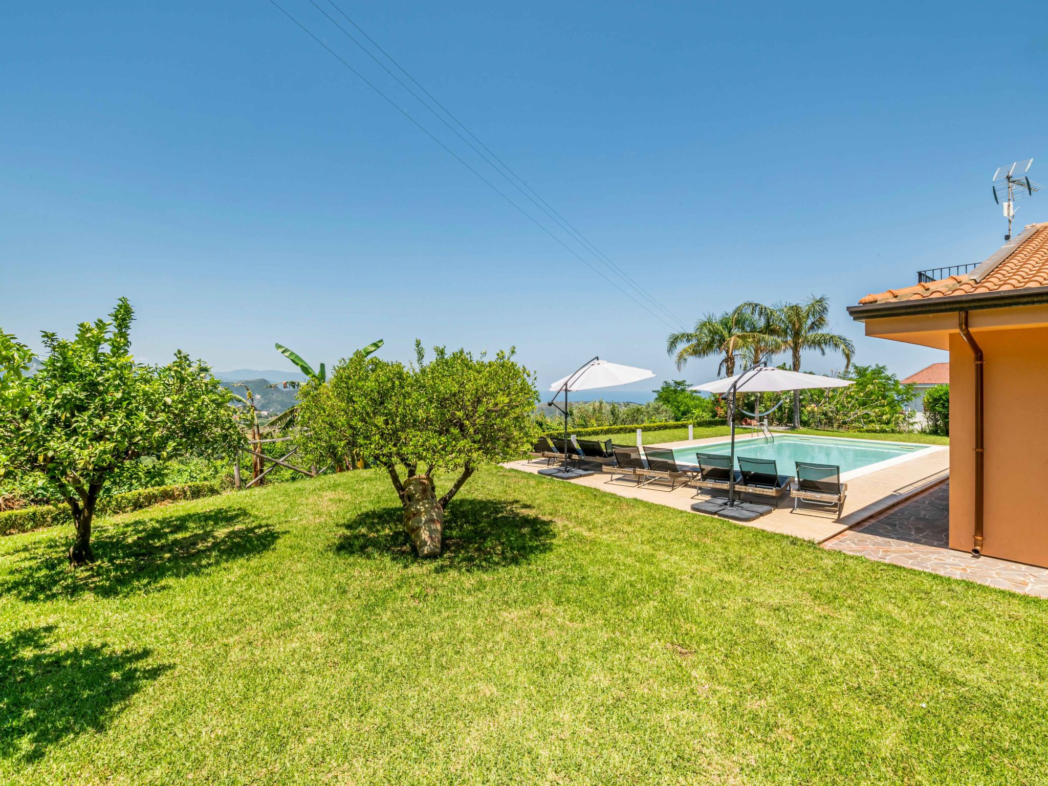 Berghütte "Villa Malú" mit Blick auf das Wasser-Inside