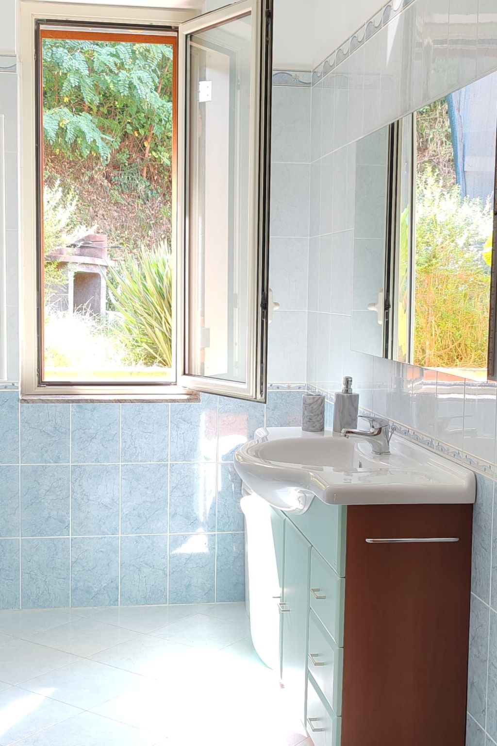 Berghütte "Villa Malú" mit Blick auf das Wasser-Inside