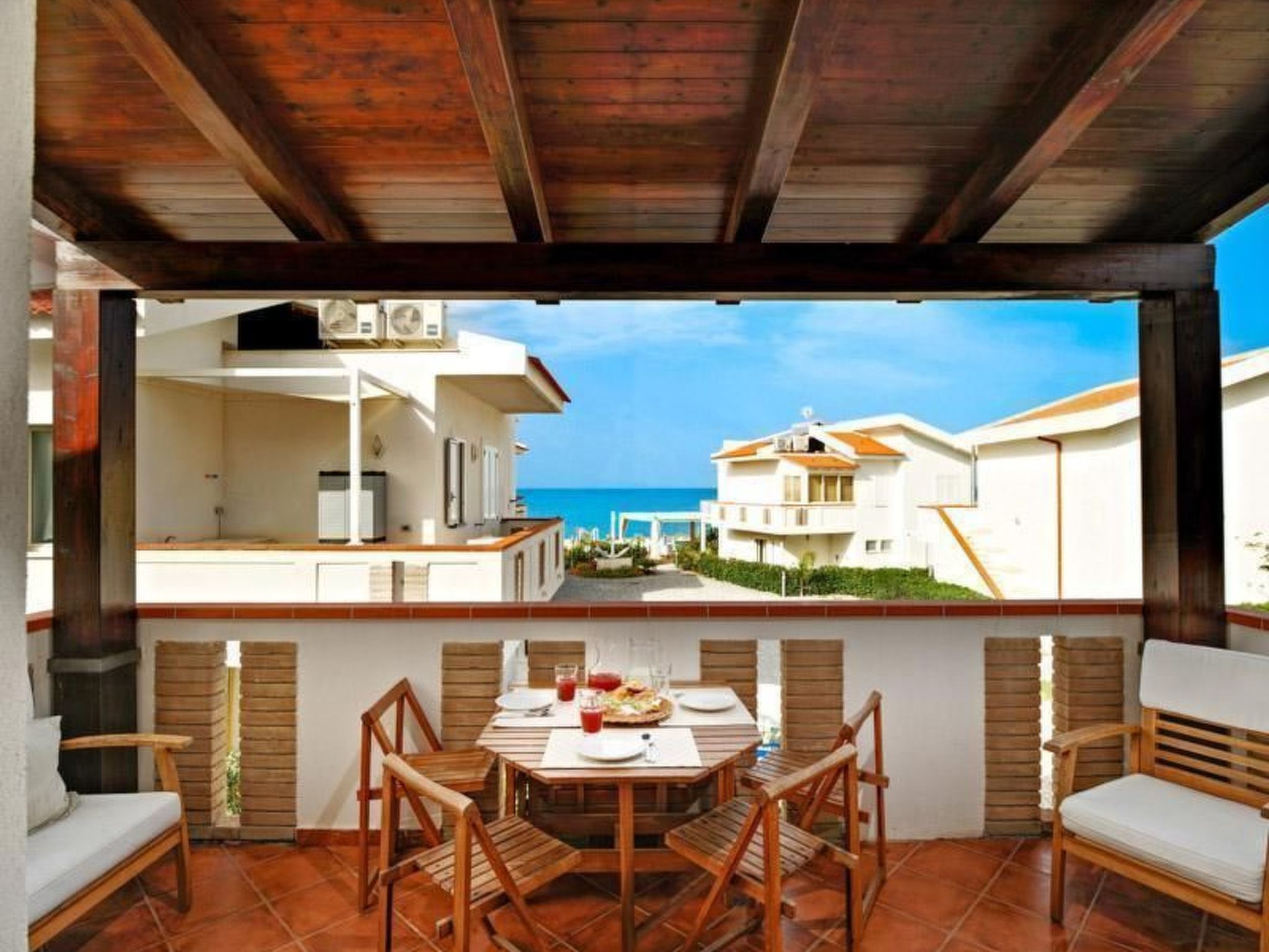 Appartement in Marchesana mit Großer Terrasse-Binnen