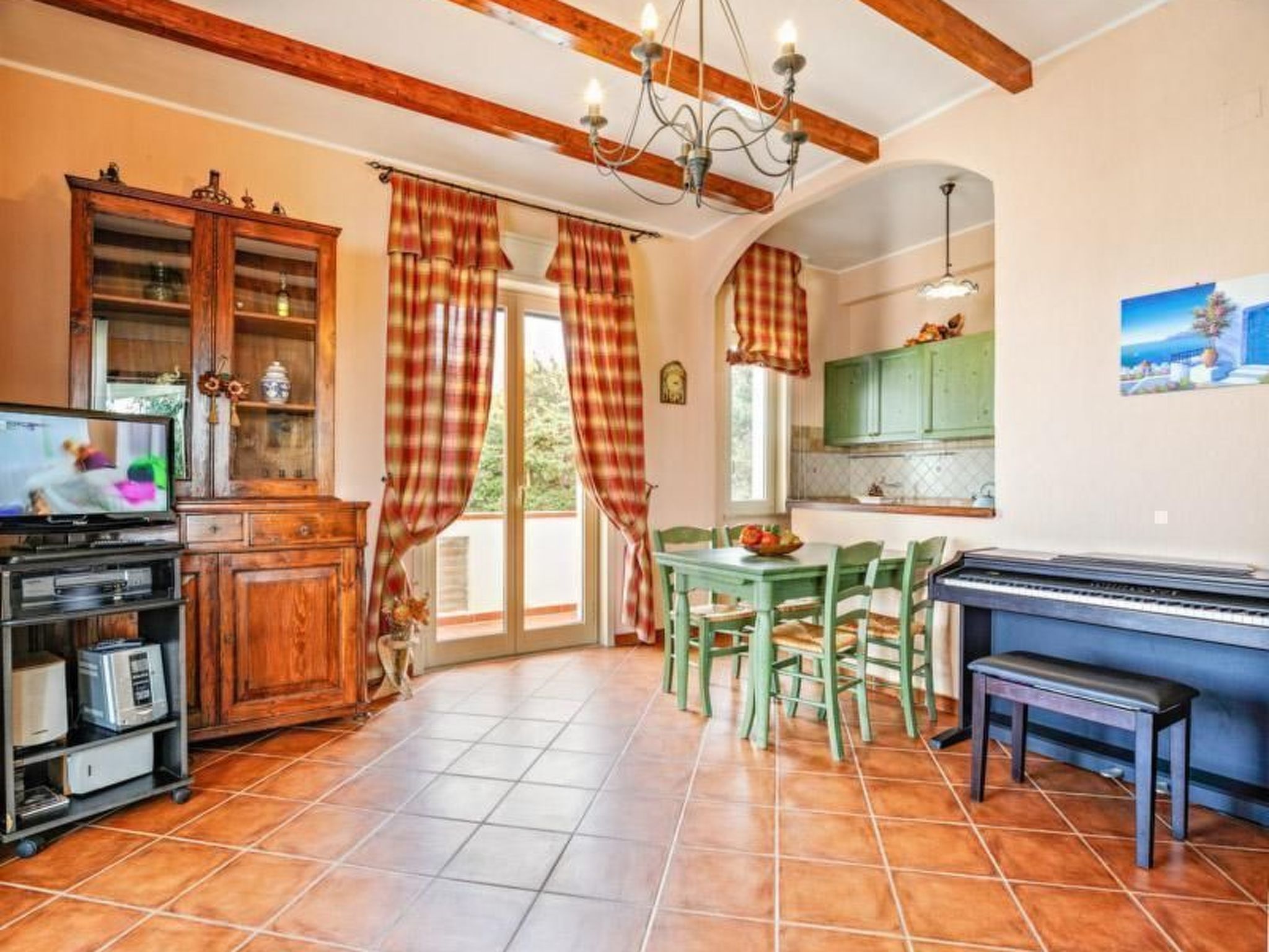 Appartement in Marchesana mit Großer Terrasse-Binnen