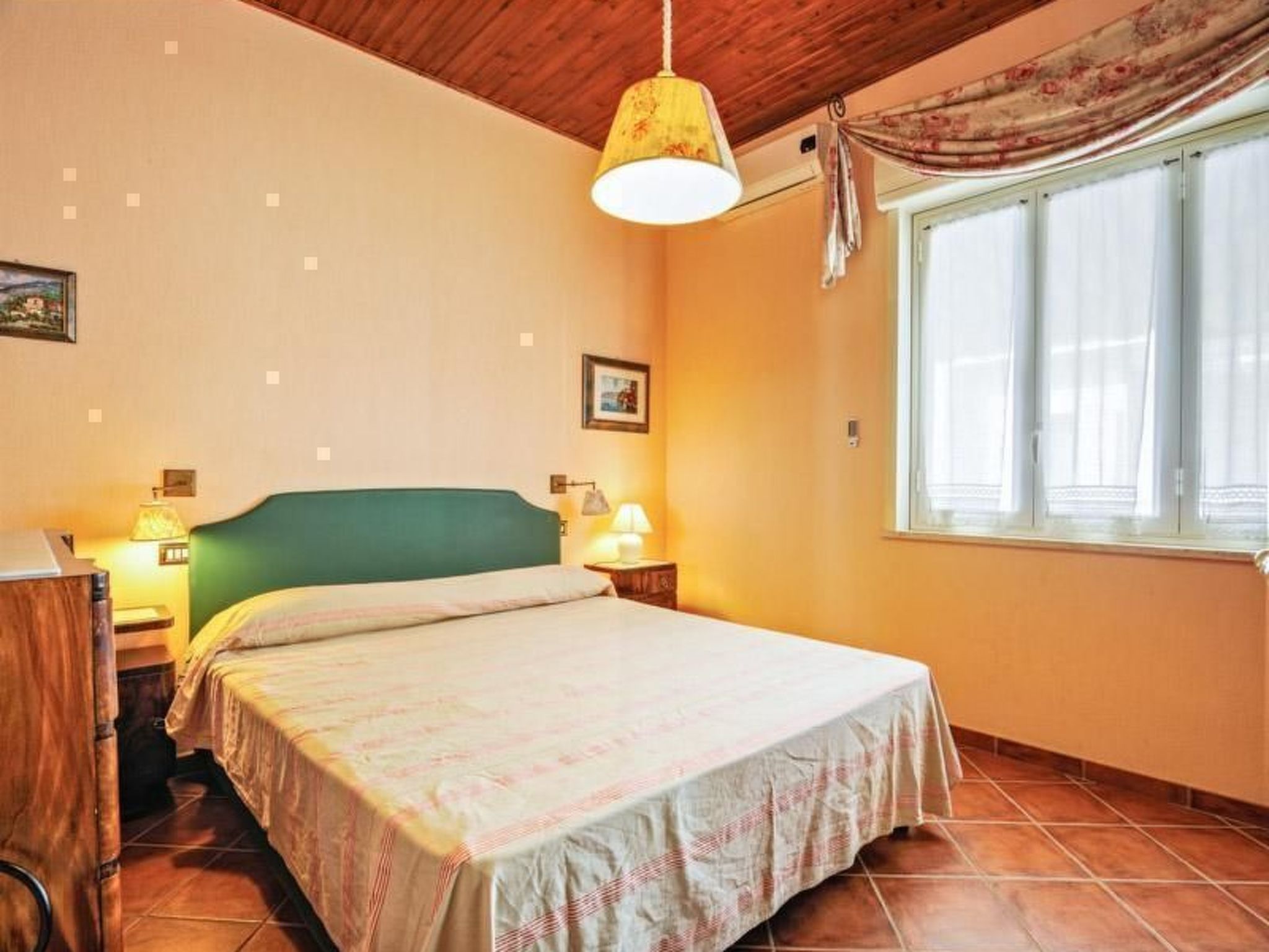 Appartement in Marchesana mit Großer Terrasse-Binnen