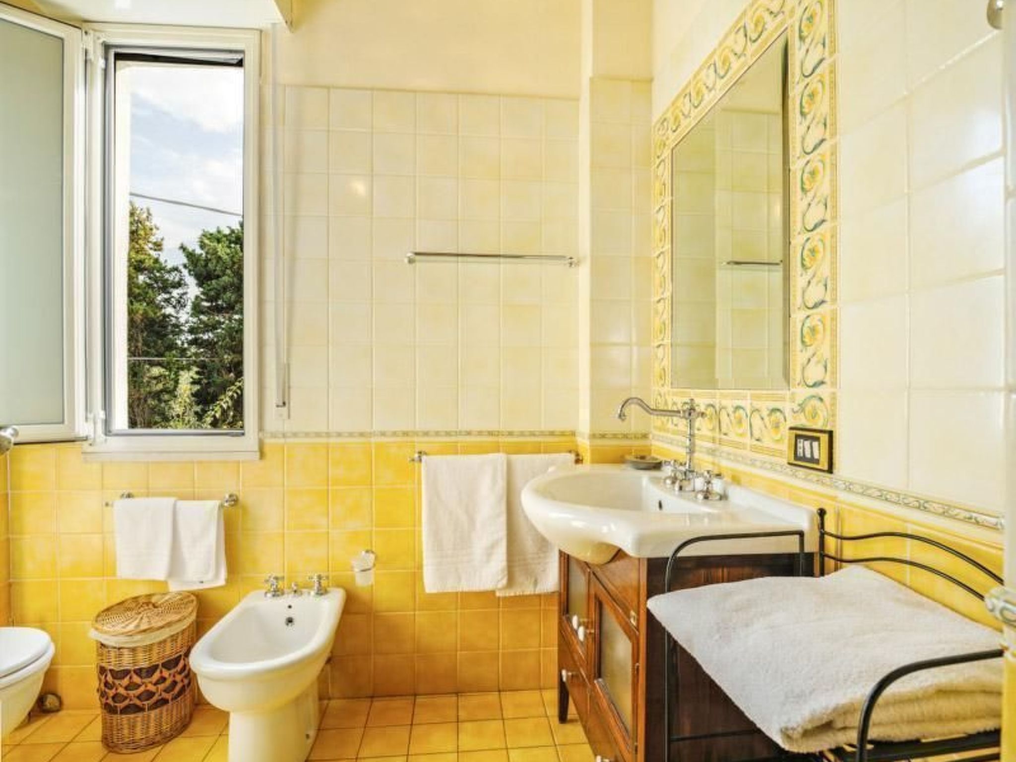 Appartement in Marchesana mit Großer Terrasse-Binnen