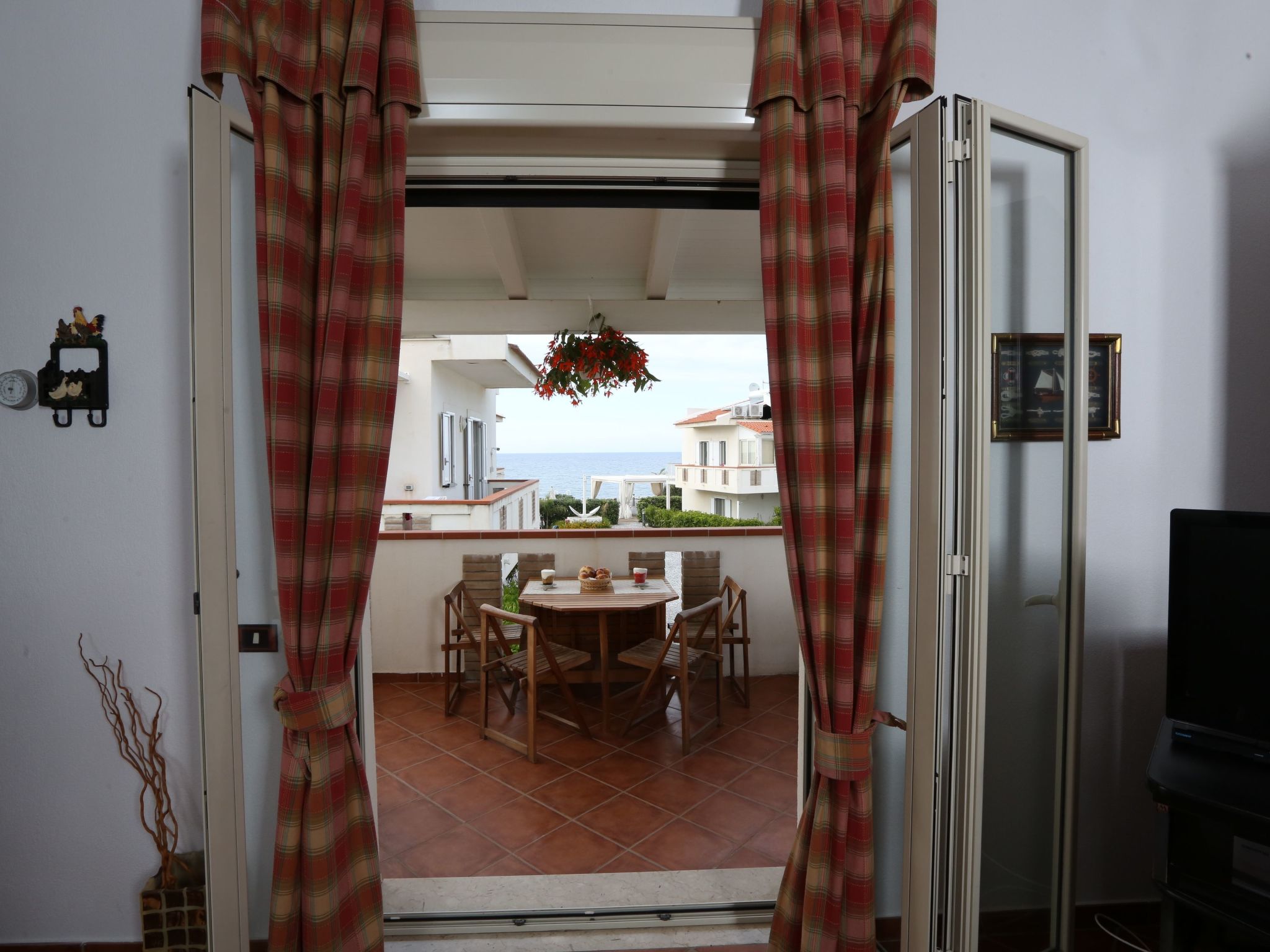 Appartement in Marchesana mit Großer Terrasse-Binnen