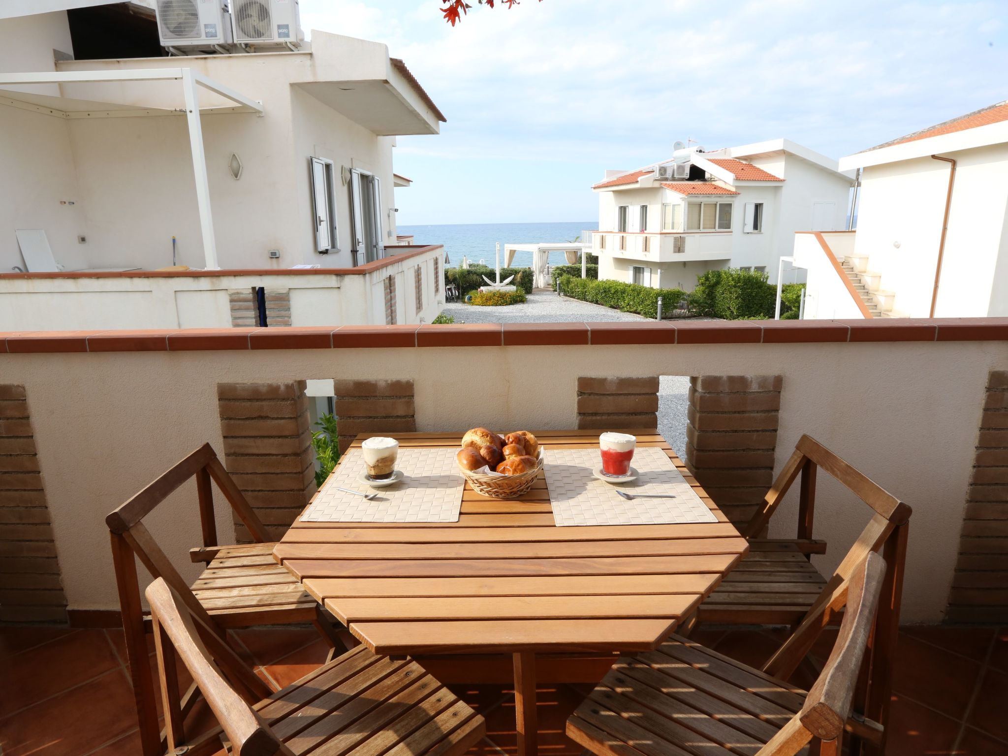 Appartement in Marchesana mit Großer Terrasse-Binnen