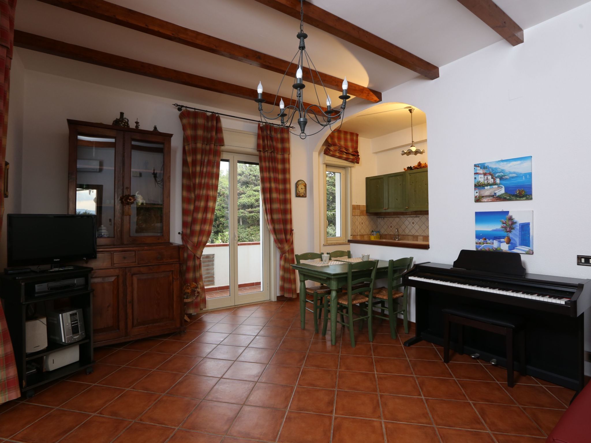 Appartement in Marchesana mit Großer Terrasse-Binnen