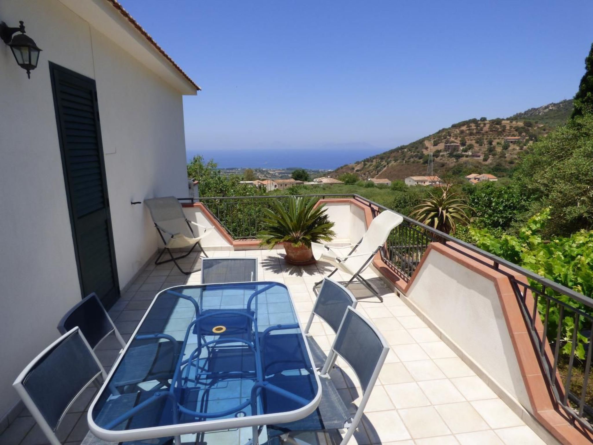Landhaus mit Blick auf die Äolischen Inseln-Binnen