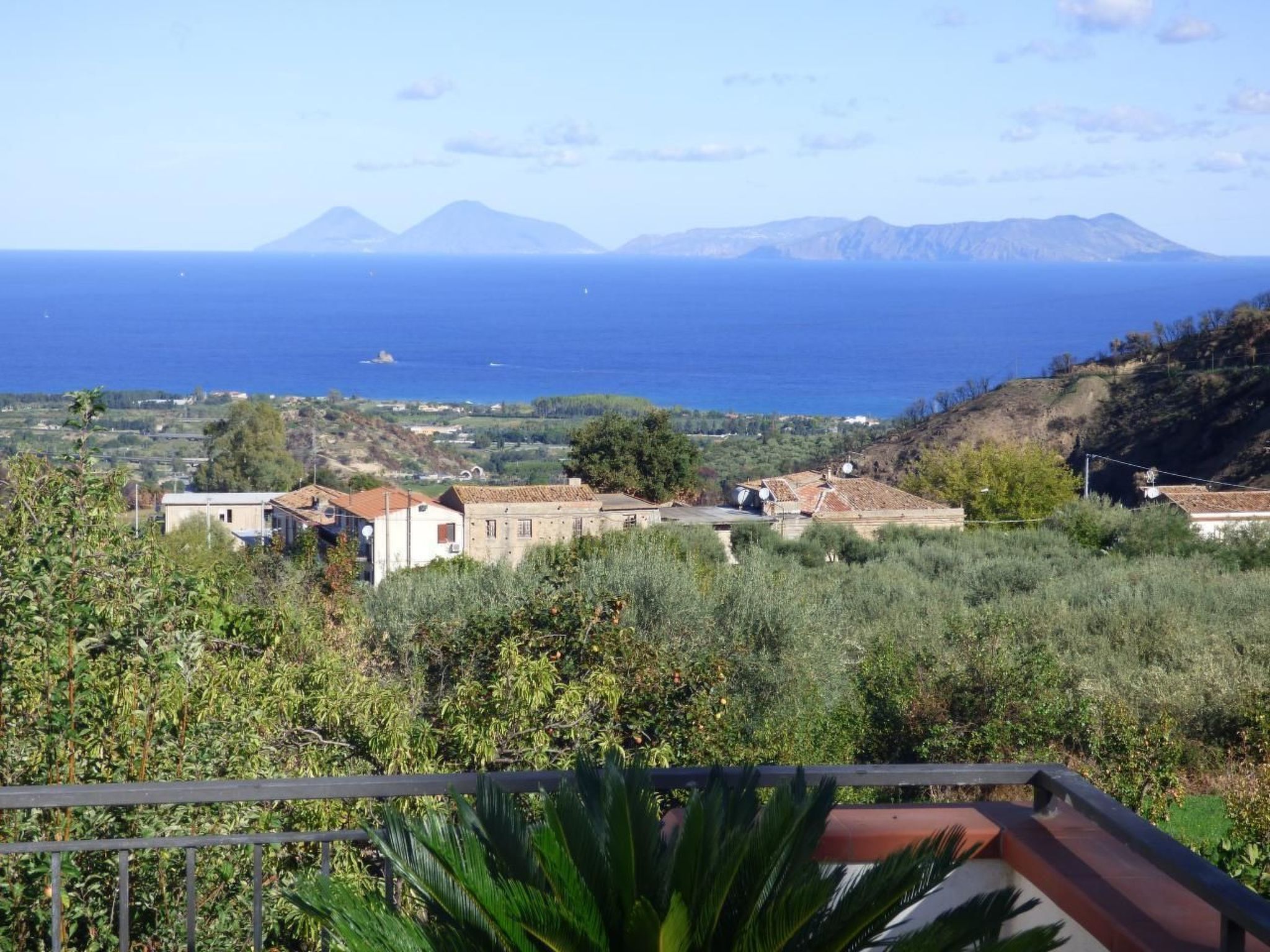 Landhaus mit Blick auf die Äolischen Inseln-Binnen