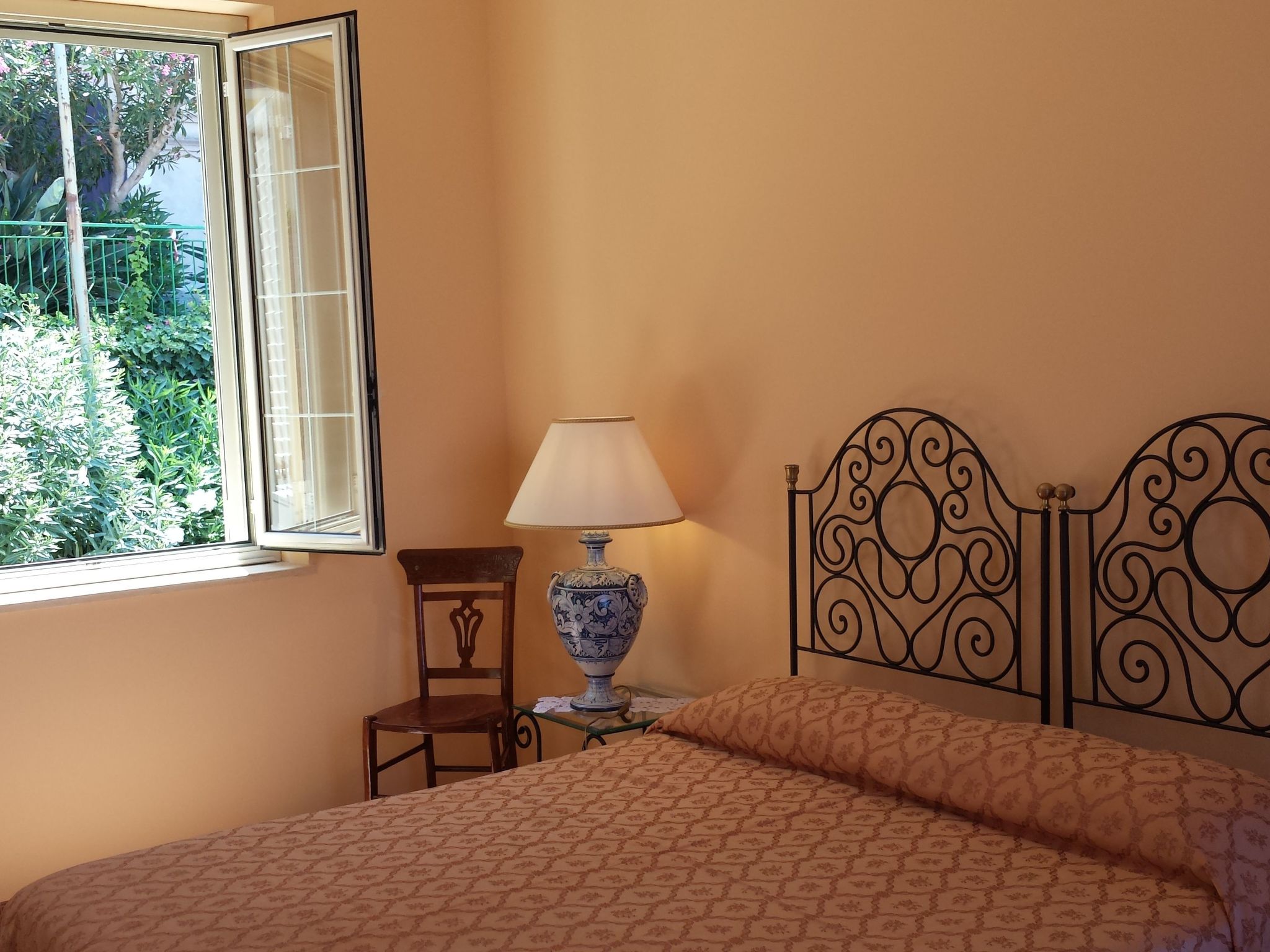 "Haus am Meer in Sizilien"-Binnen