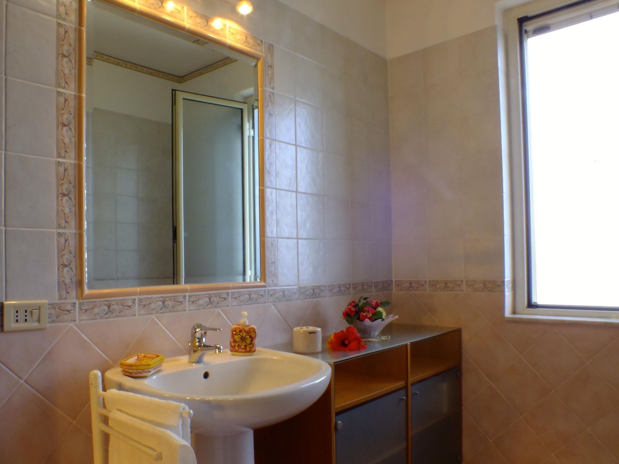 Terramare' Wohnung mit Wasserblick-Dedans