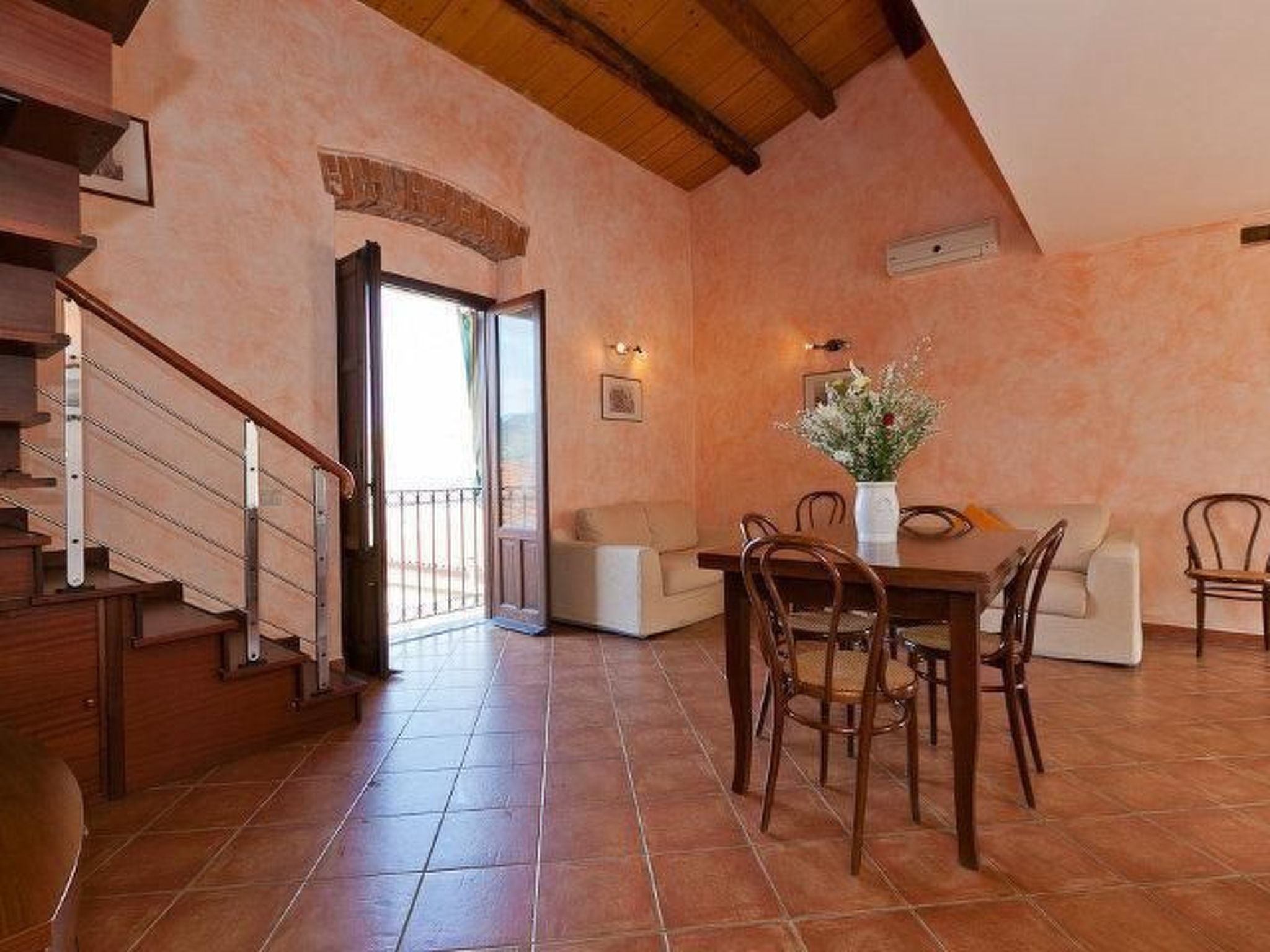 Terrasse des Zentrums-Binnen